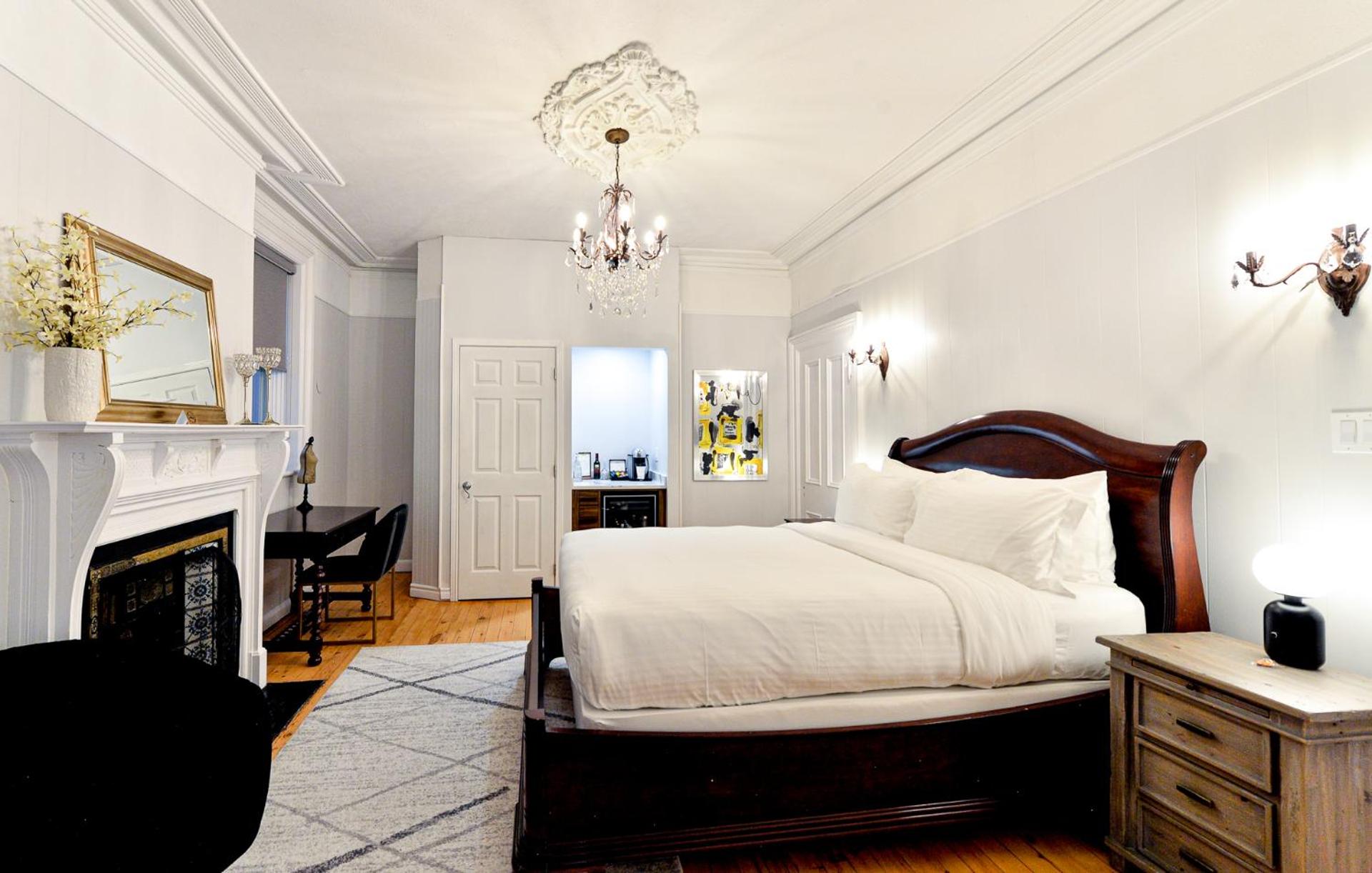 Deluxe Double Room with Shower photo 3