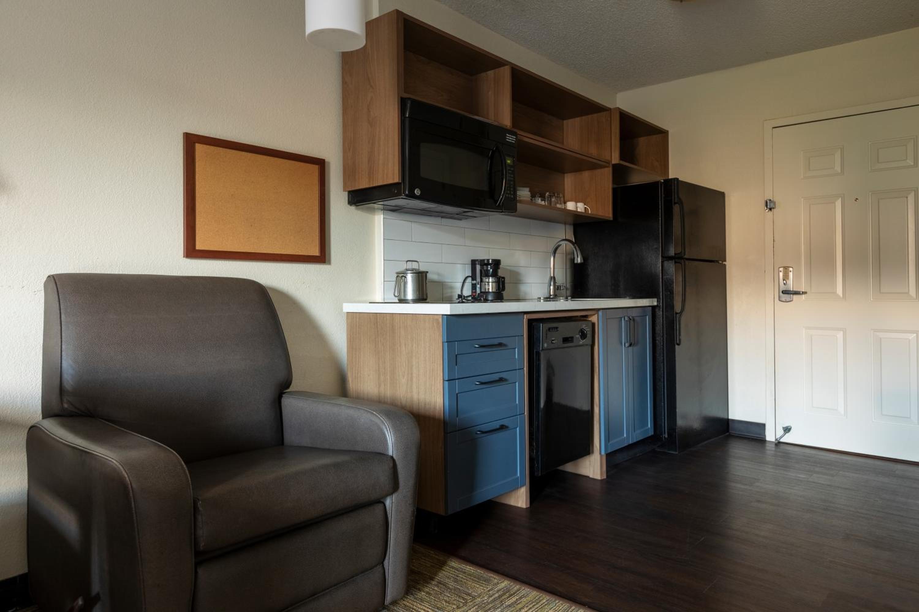 Studio Suite with Two Double Beds - Photo 3