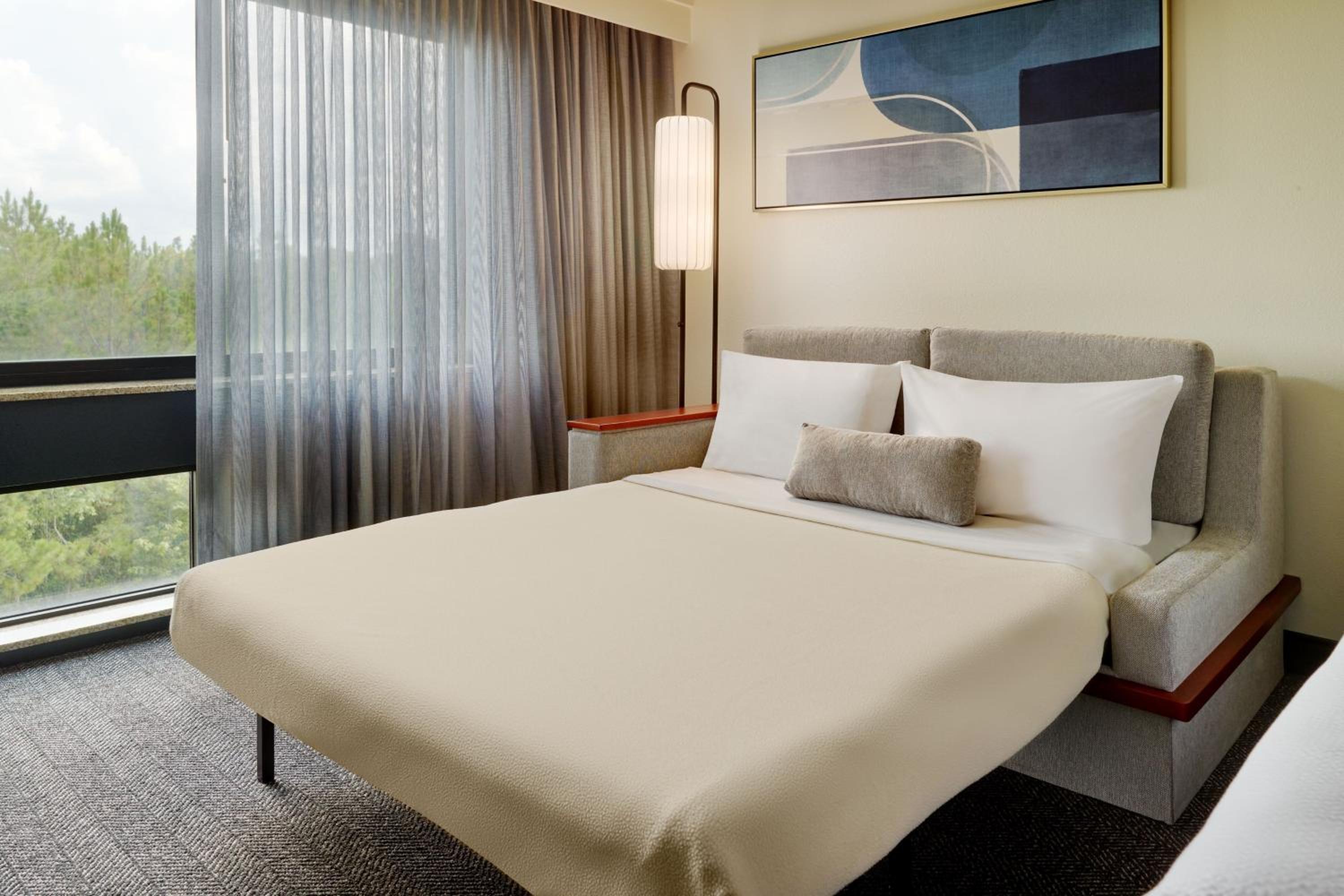 King Room with Sofa Bed - Photo 3