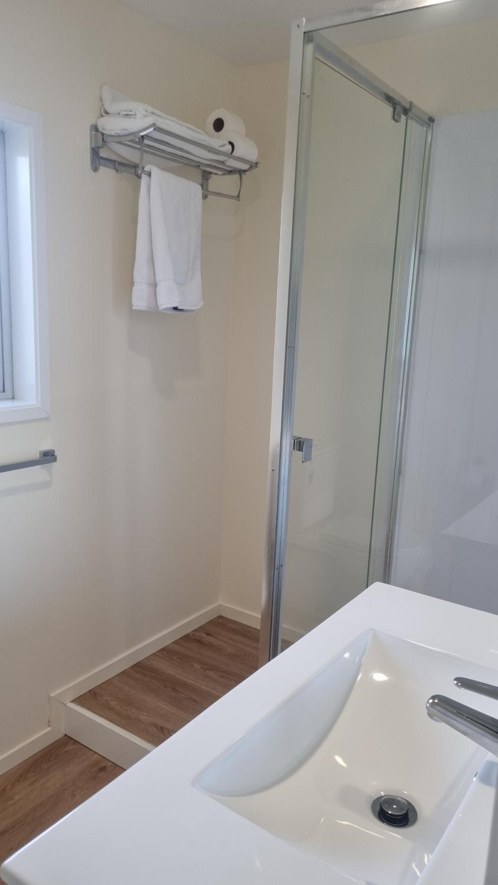 Standard Twin Room - Photo 7