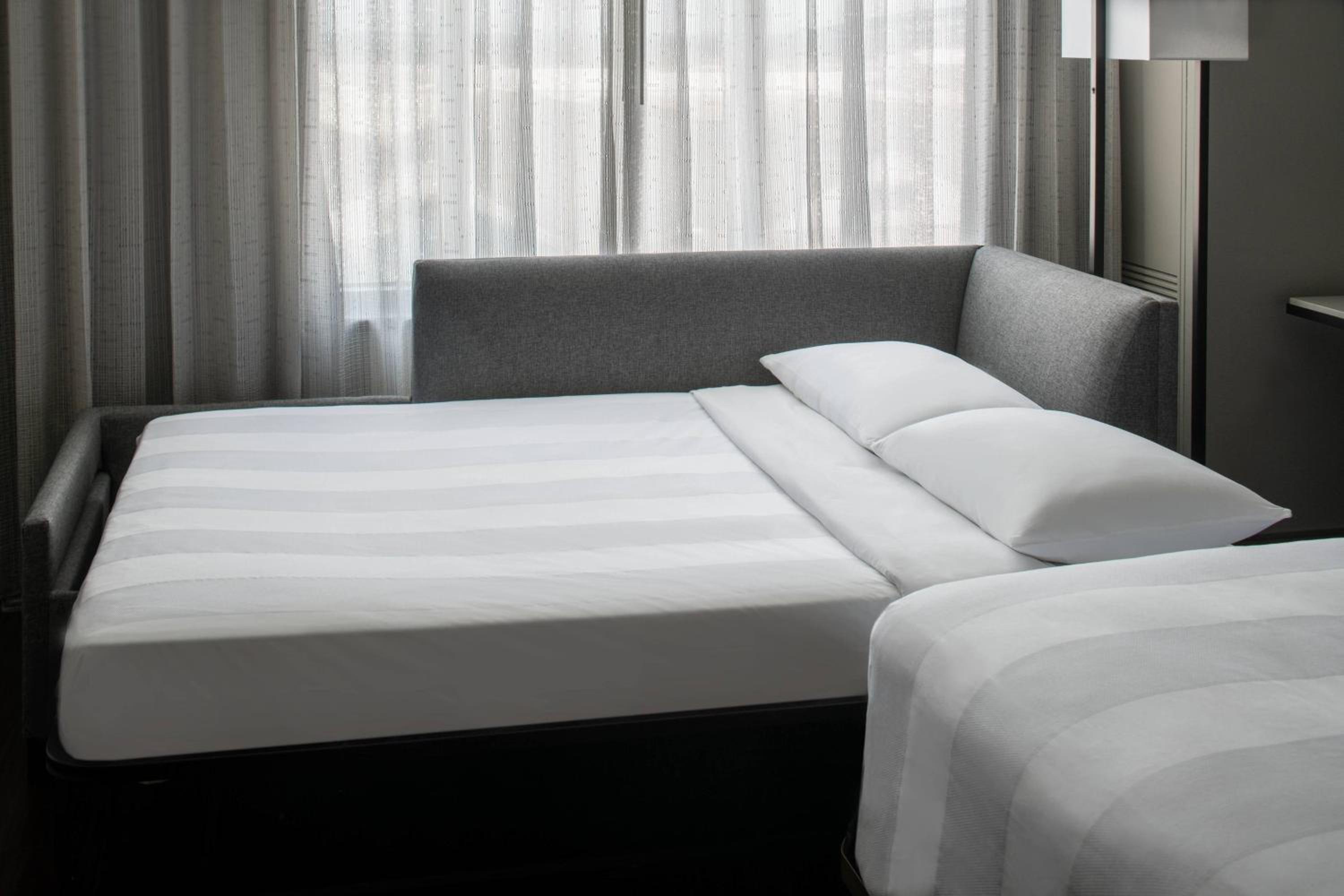 Guest room, 1 King Bed - Photo 2