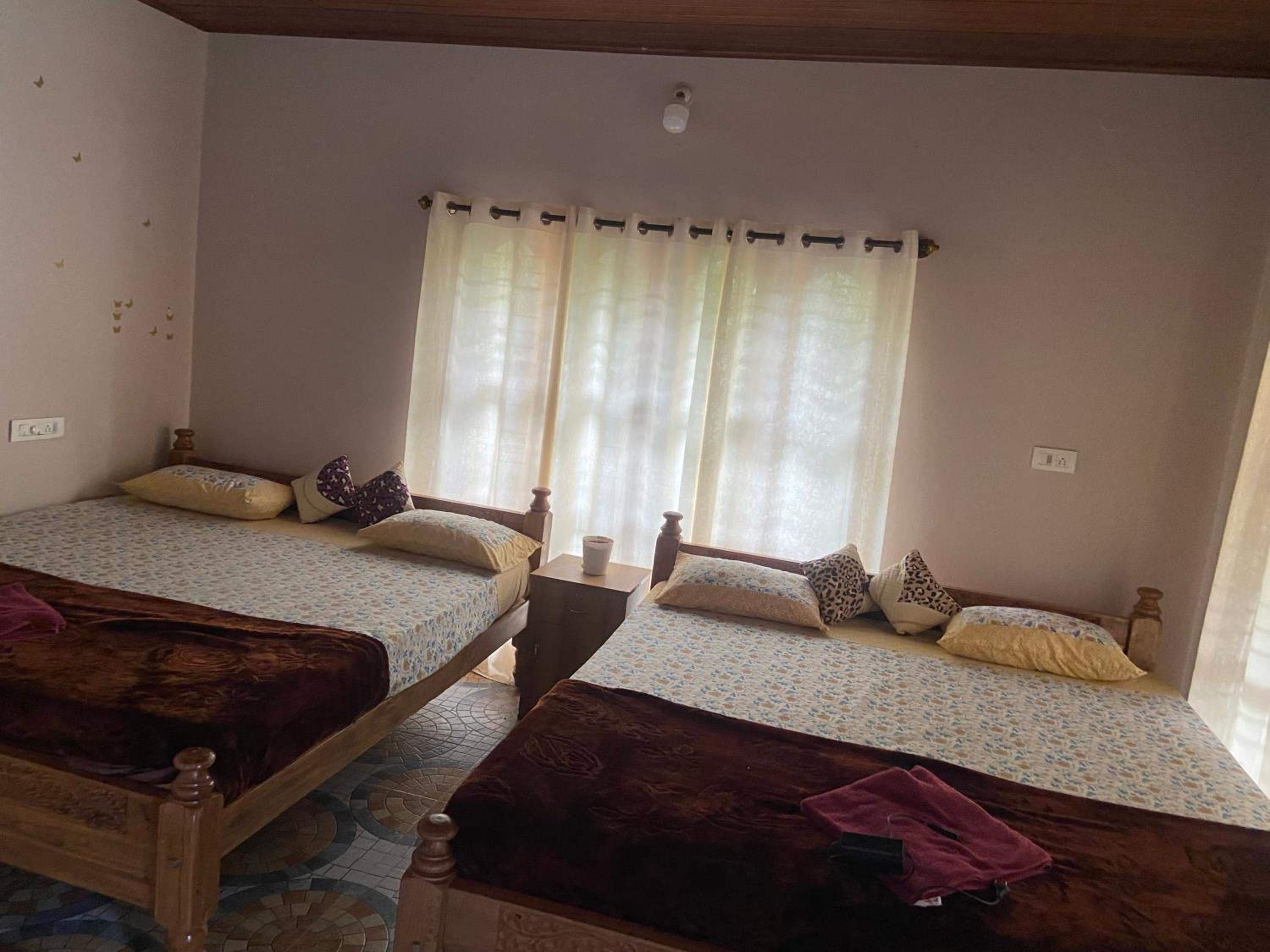 Deluxe Double Room With Bath photo 3