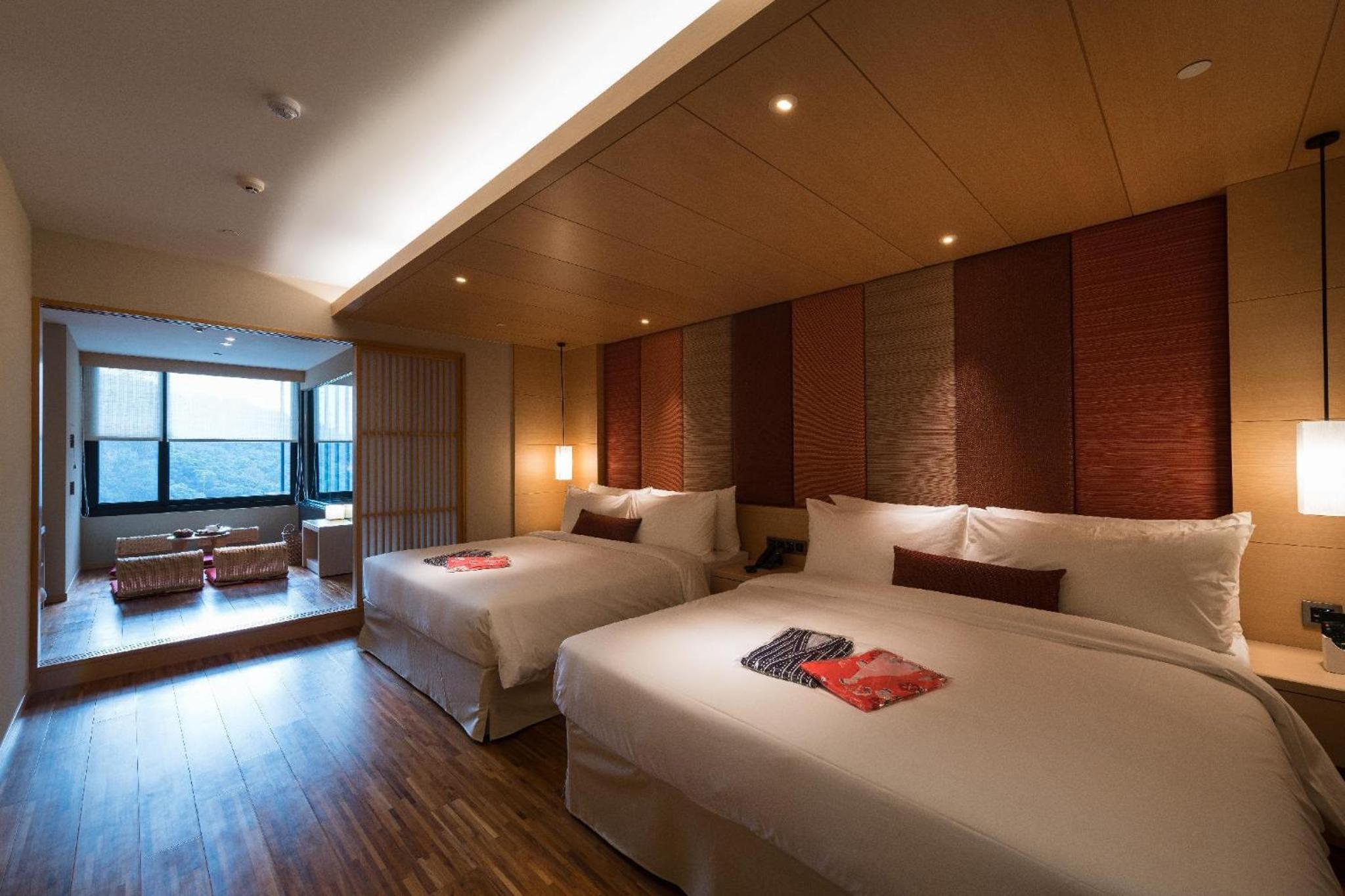 Deluxe Quadruple Room thumbnail 5