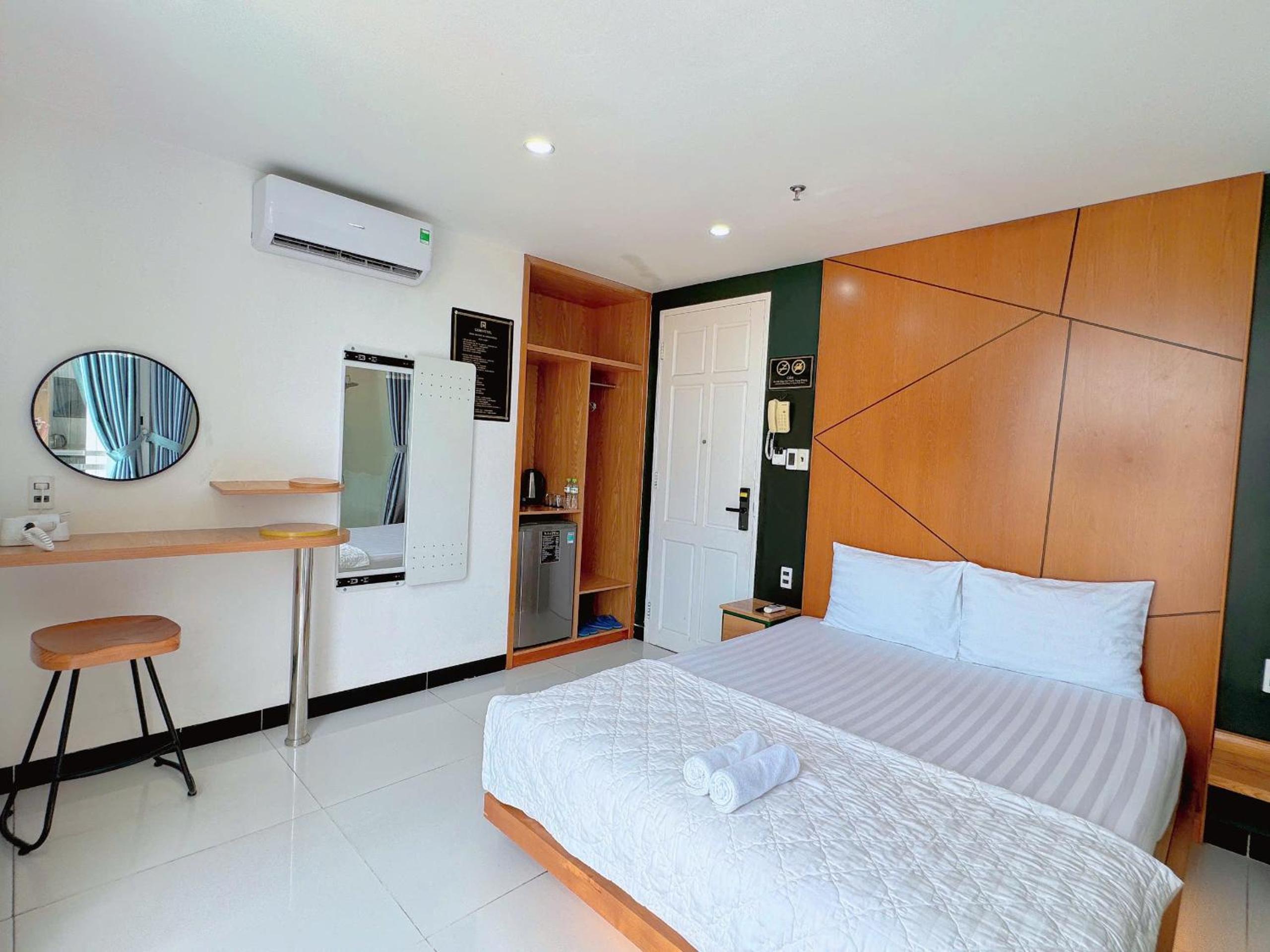 Deluxe Double Room with Balcony photo 3