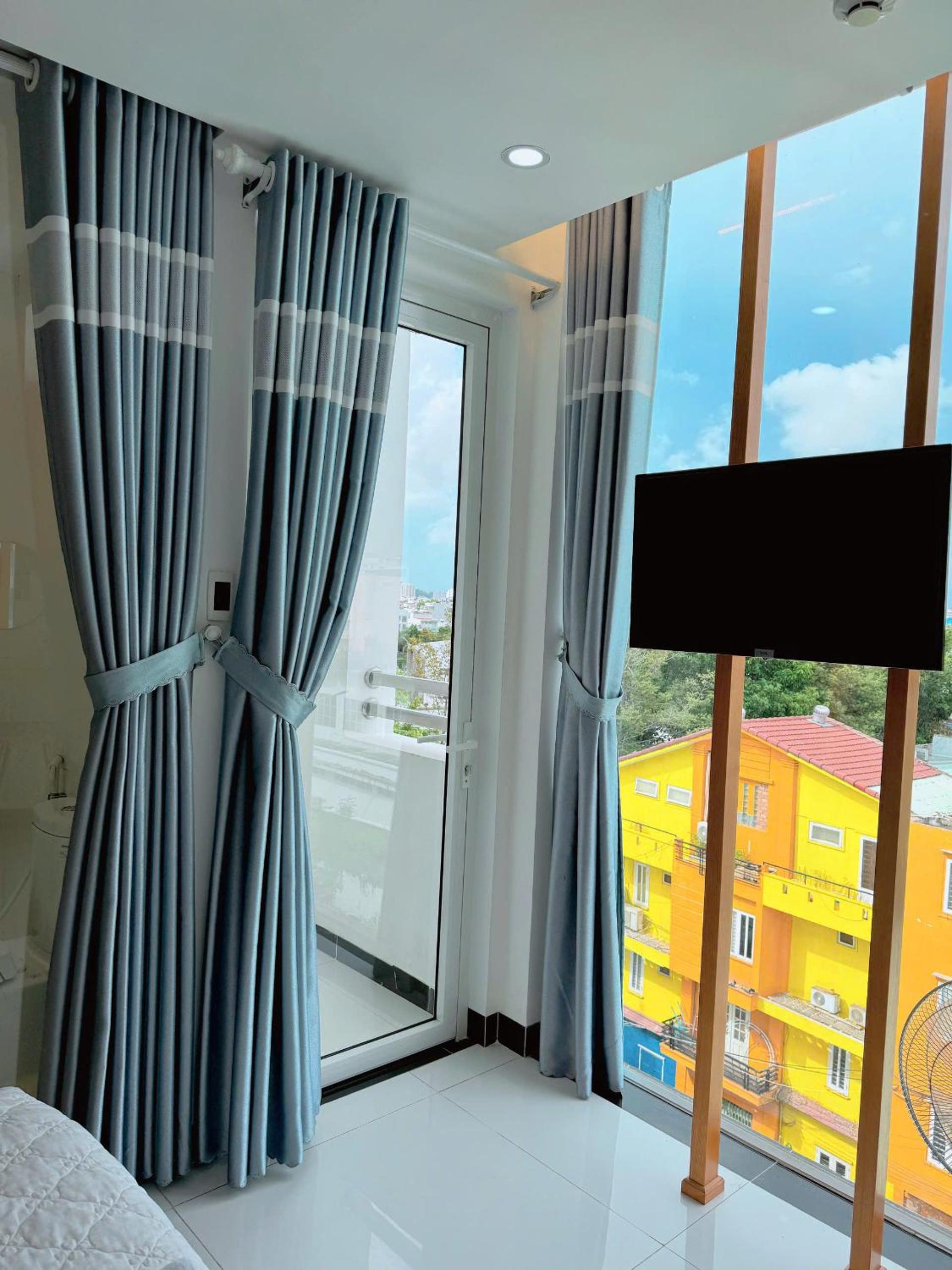 Deluxe Double Room with Balcony photo 2