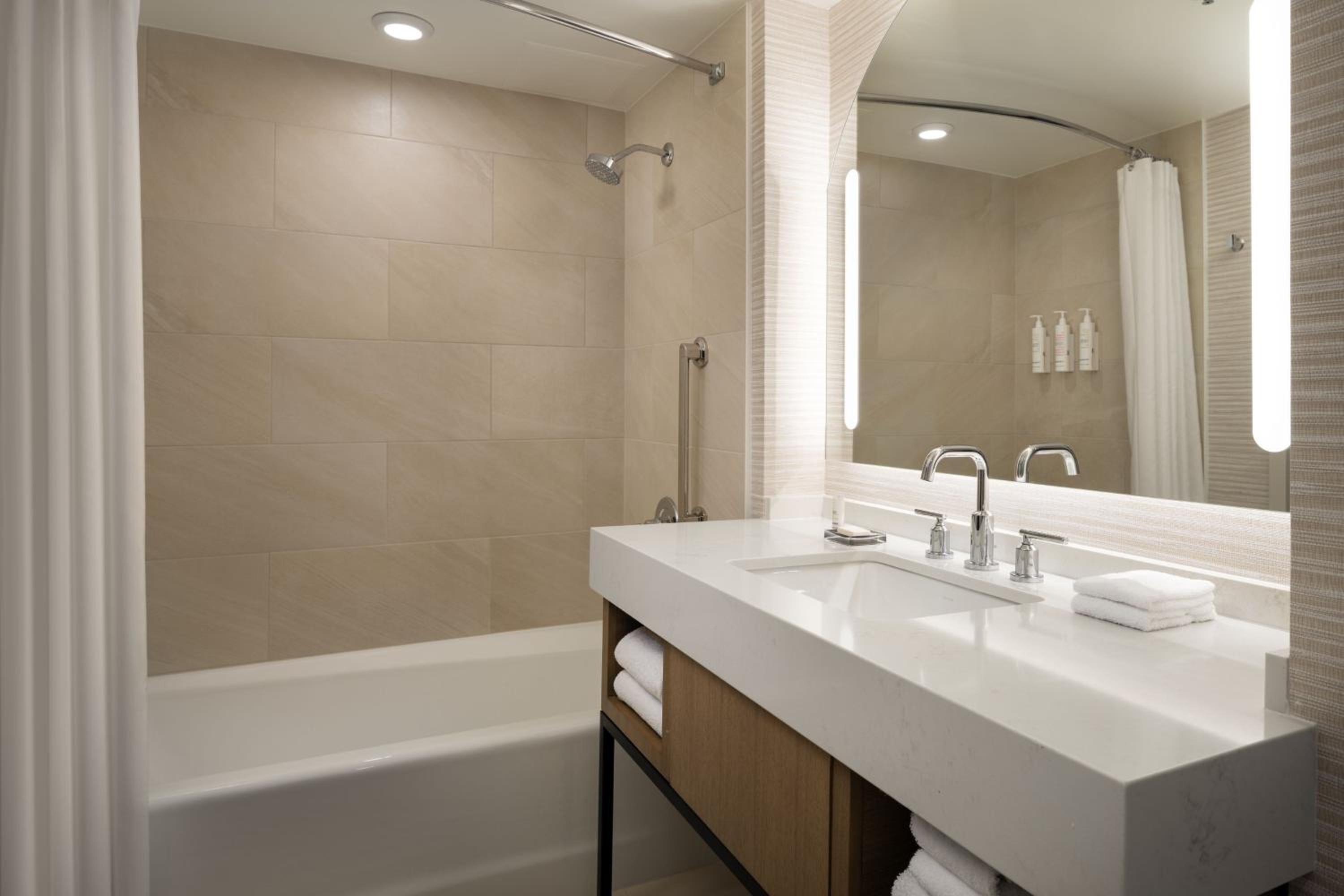 Double Room with Two Double Beds - Bay View - Photo 6