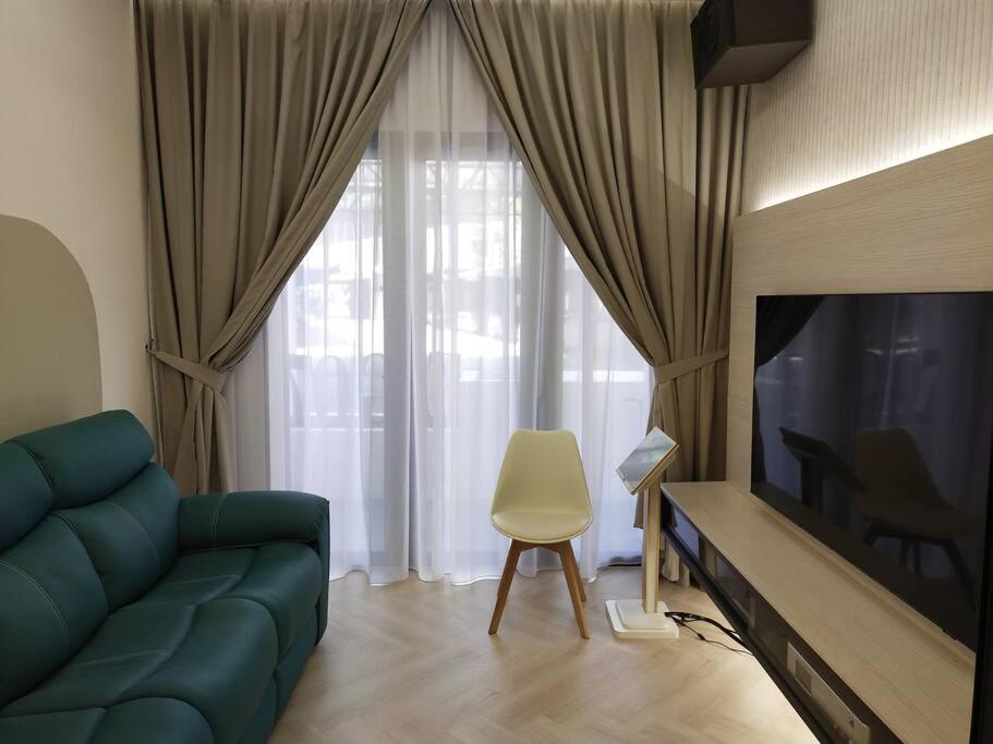 Three-Bedroom Apartment photo 2