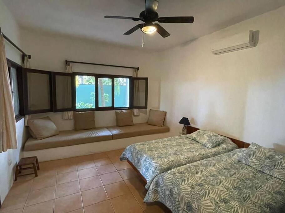 Five-Bedroom House photo 3