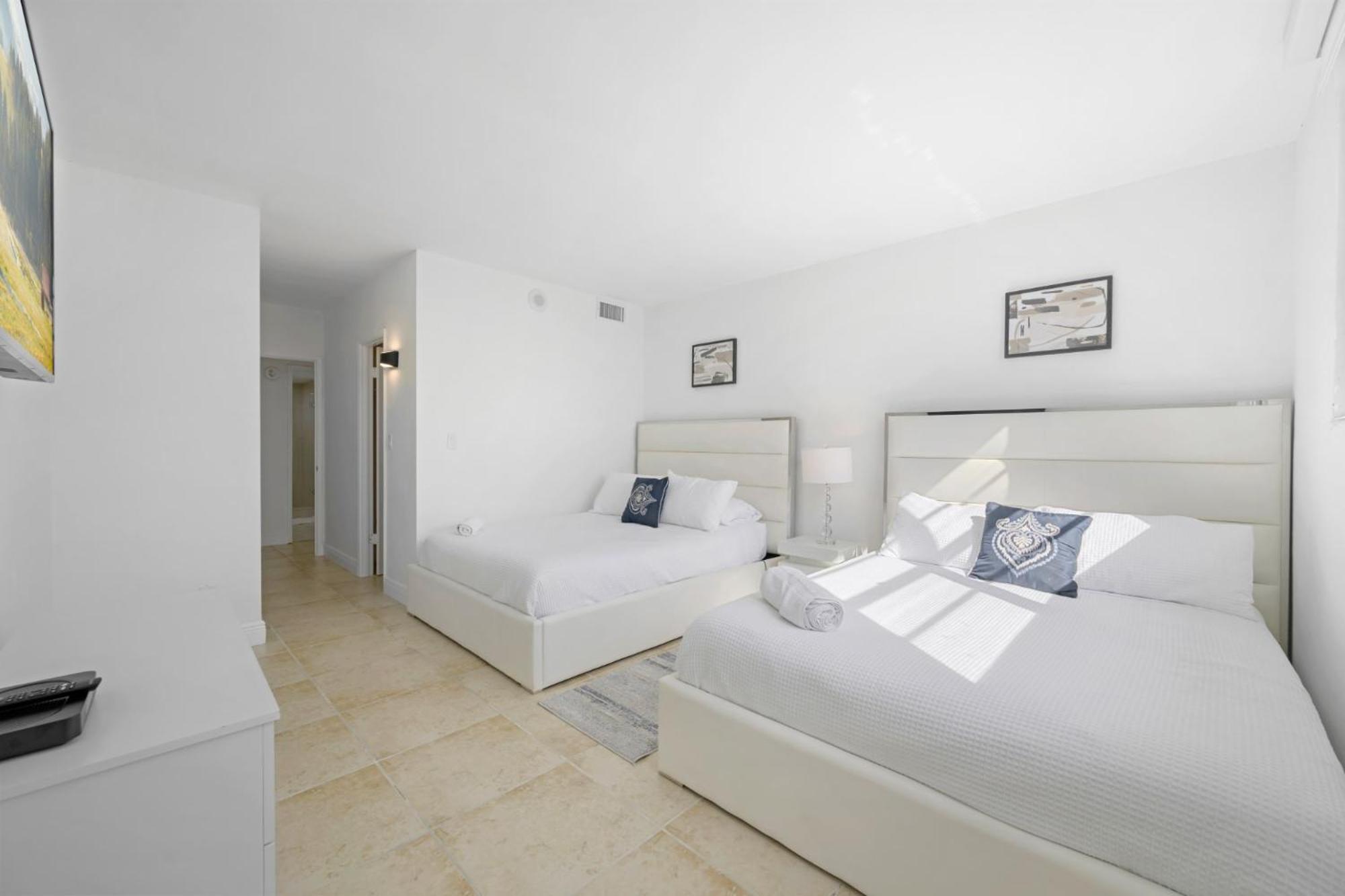 Two-Bedroom Apartment with Balcony and Sea View photo 1