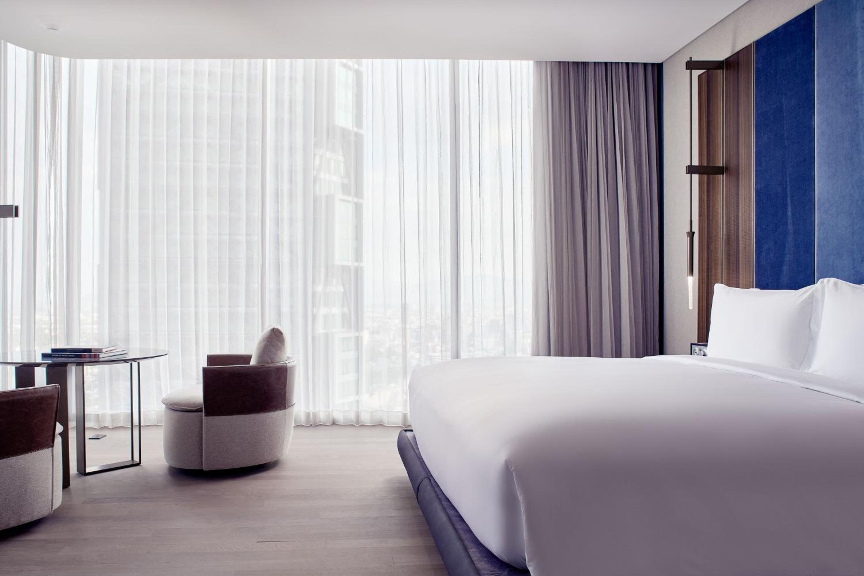Deluxe Corner King Room with City View