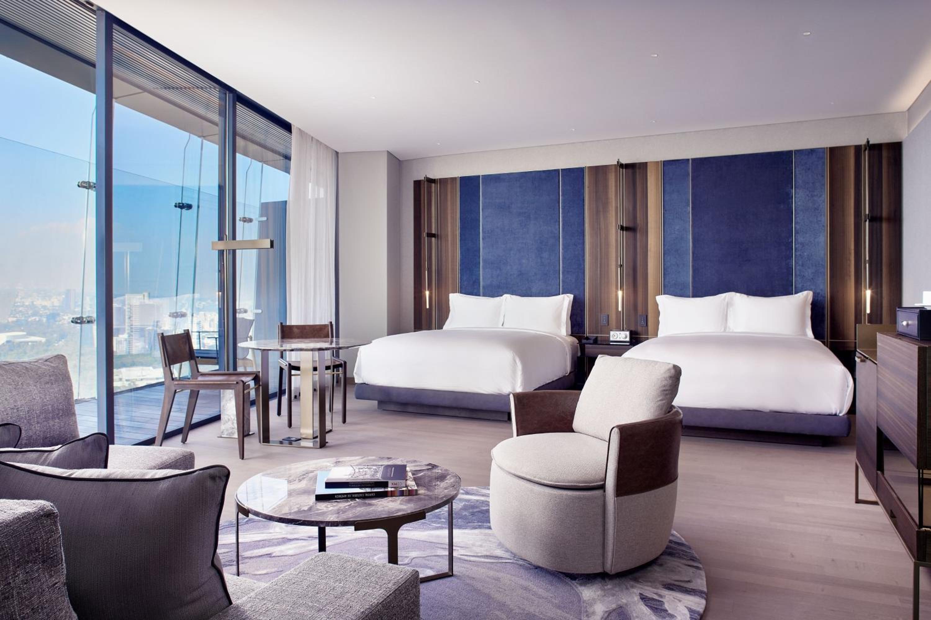 Corner Junior Suite with Terrace and Park View