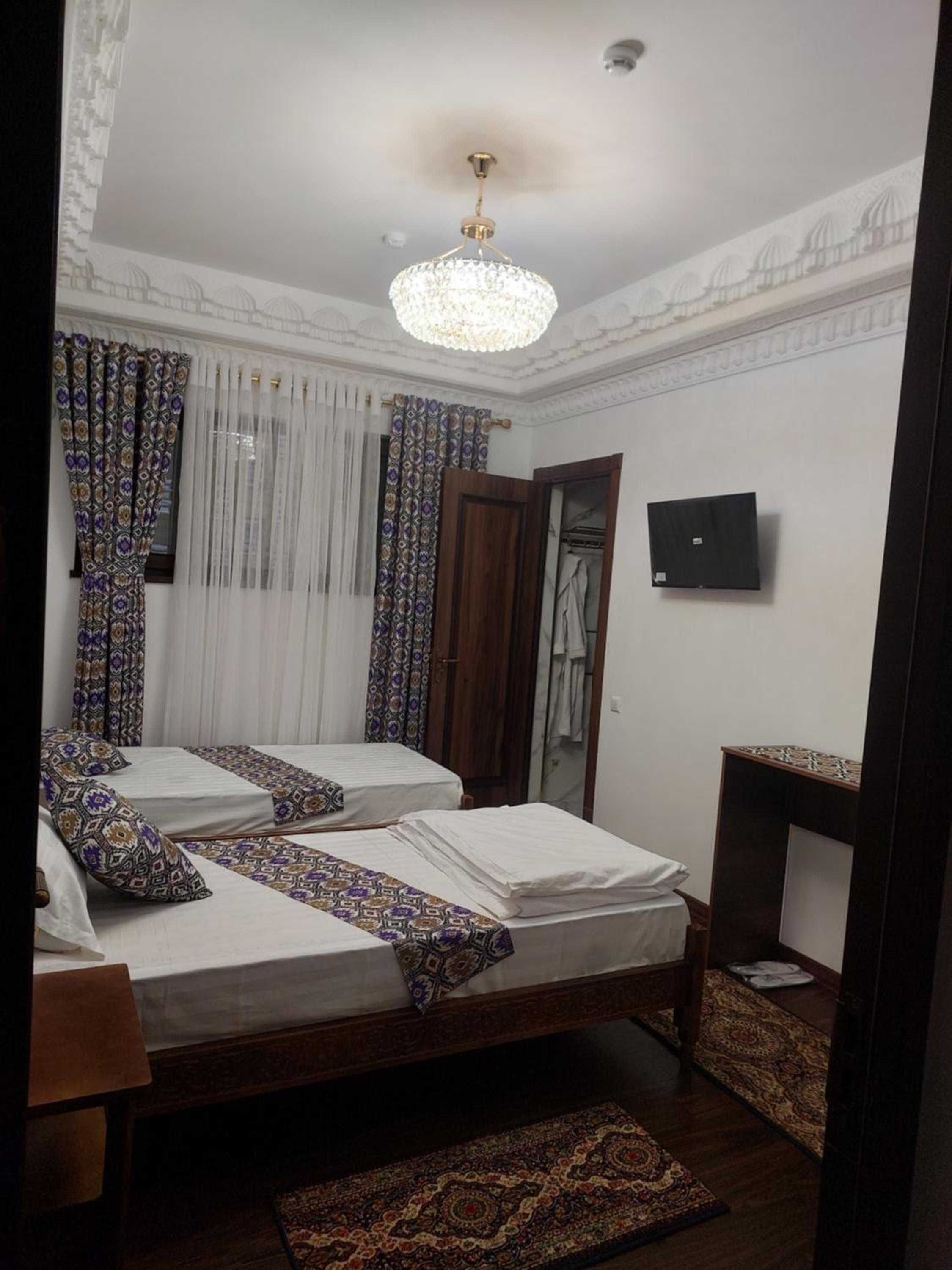 Twin Room with Private Bathroom photo 1