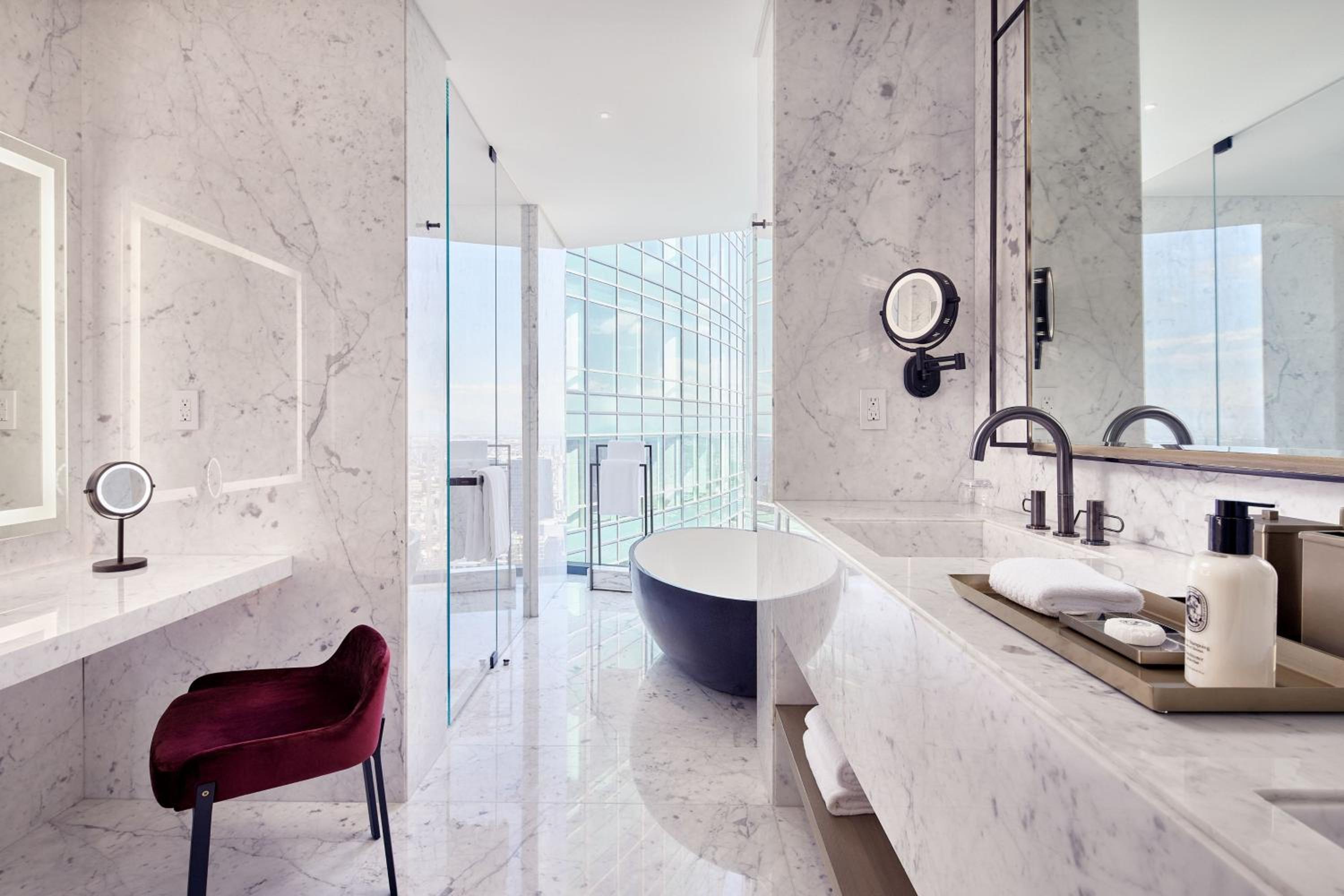 The Ritz-Carlton King Suite - Club Lounge Access thumbnail 6