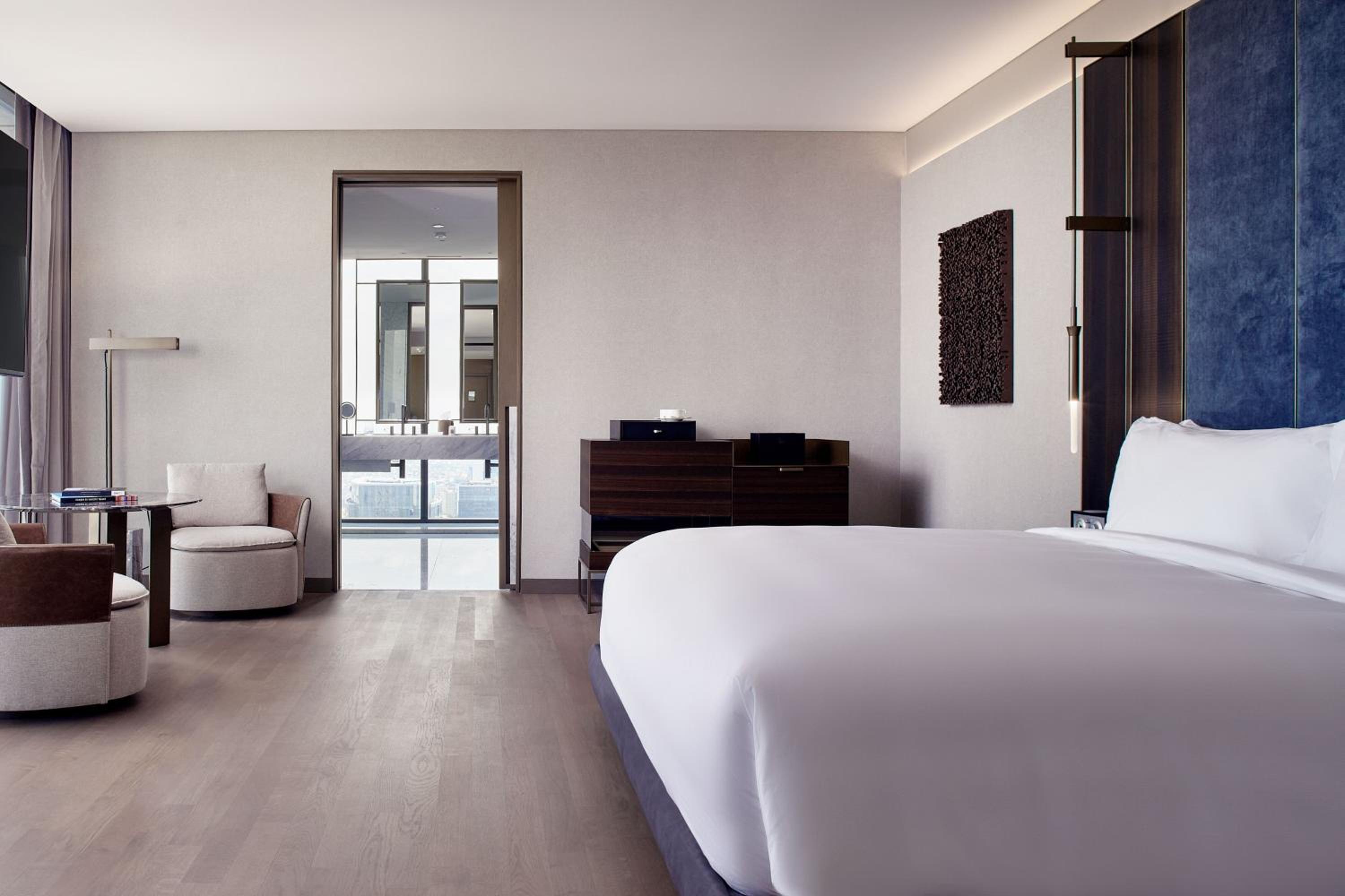 Deluxe Corner King Room with City View