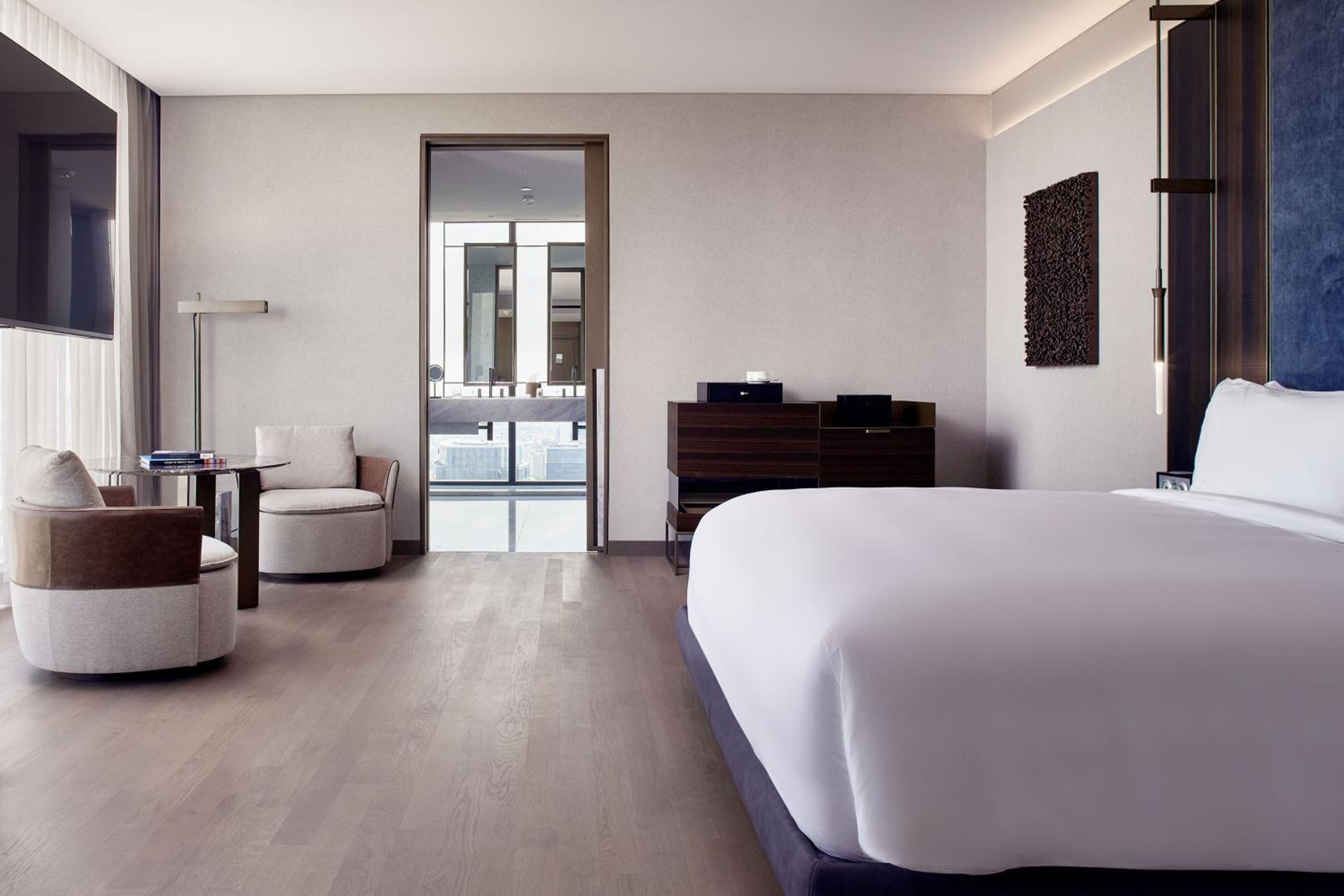 Deluxe Corner King Room with City View