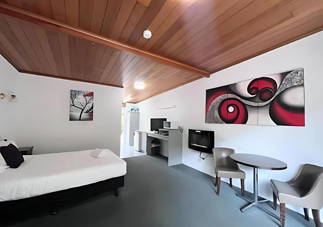 Superior Queen Motel Room photo 1