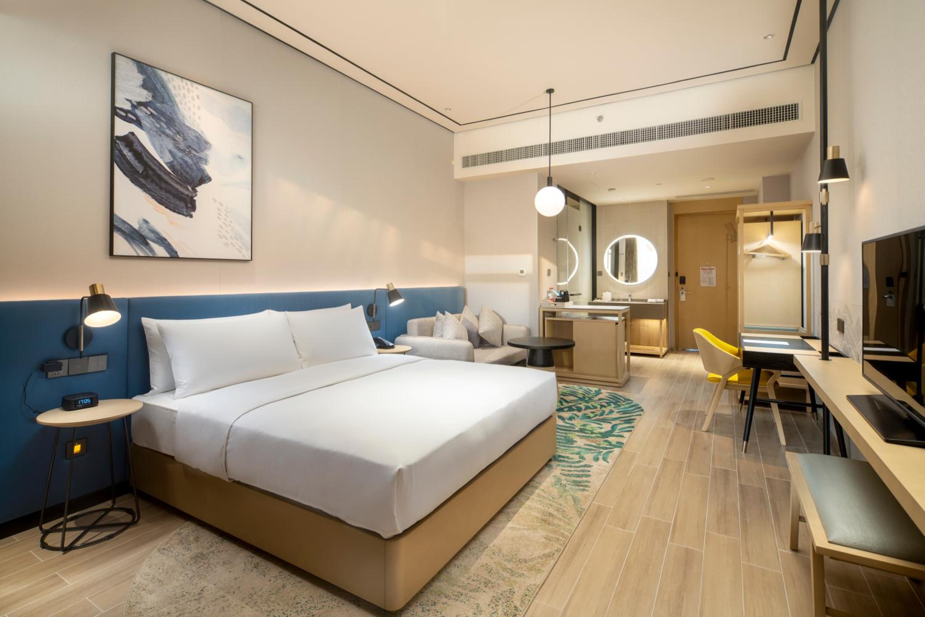 King Guest Room - Photo 4