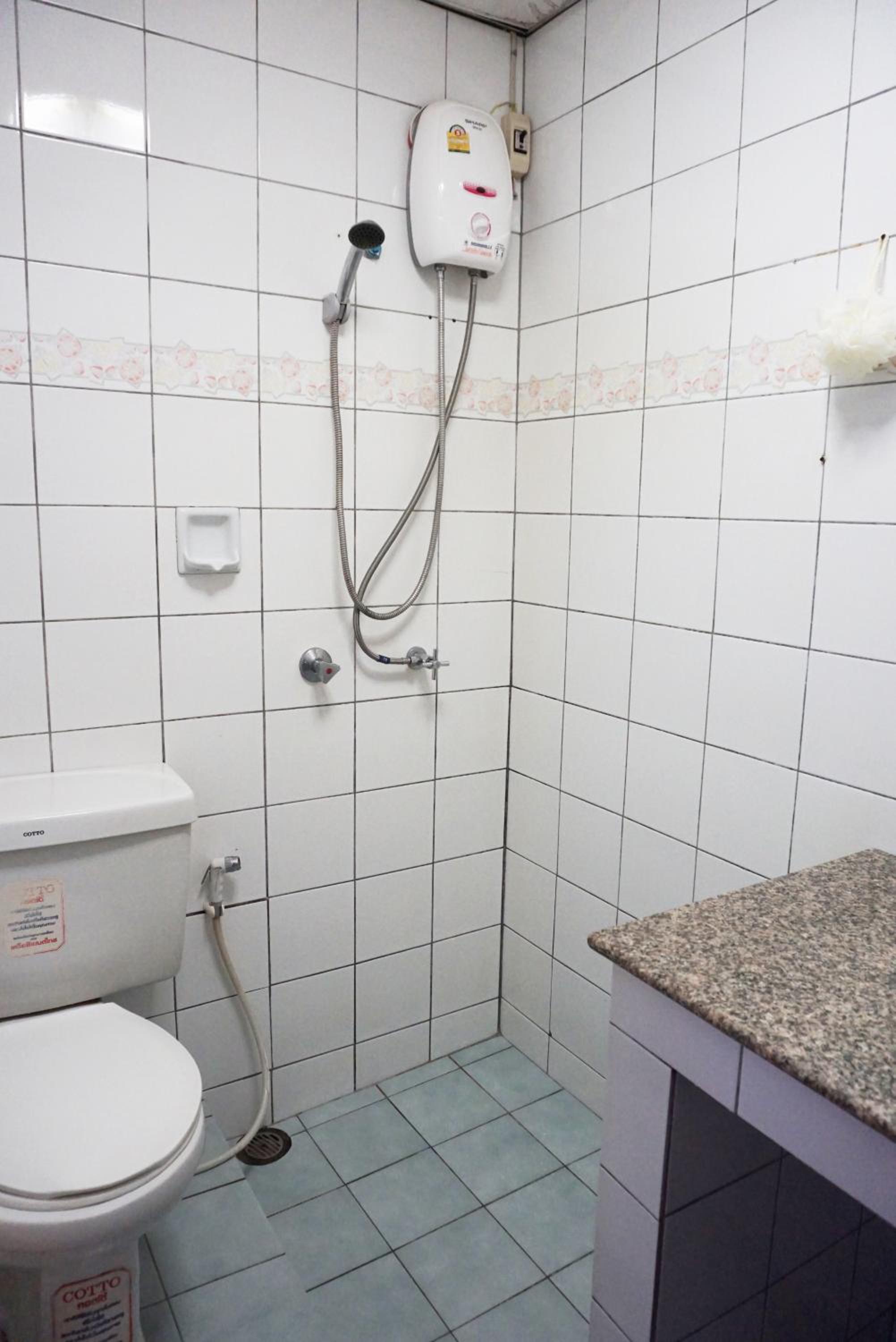 Economy Double Room - Photo 10