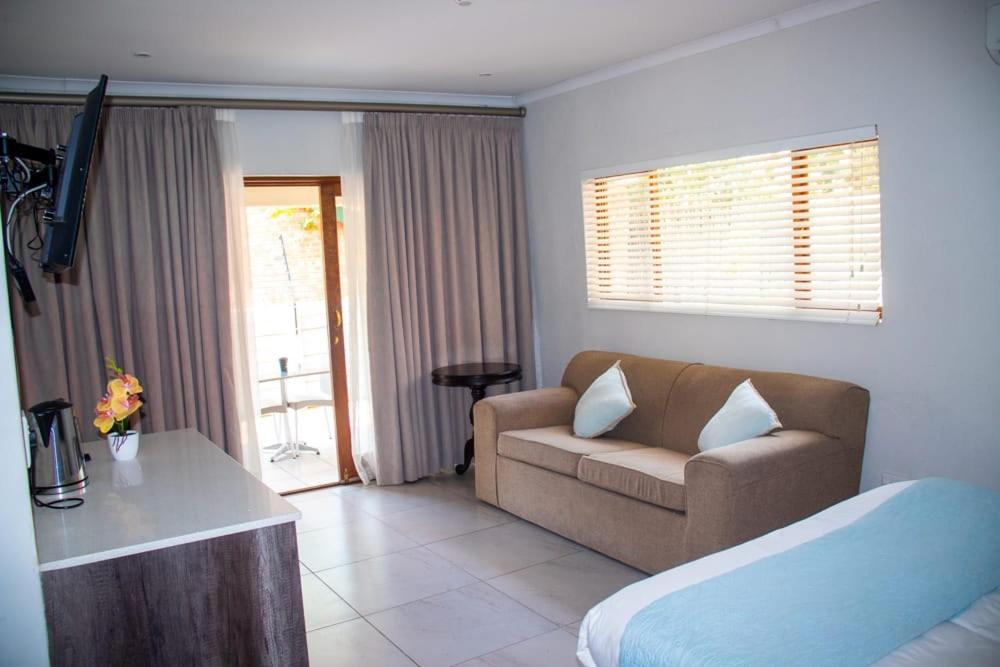 Family Room - Photo 9