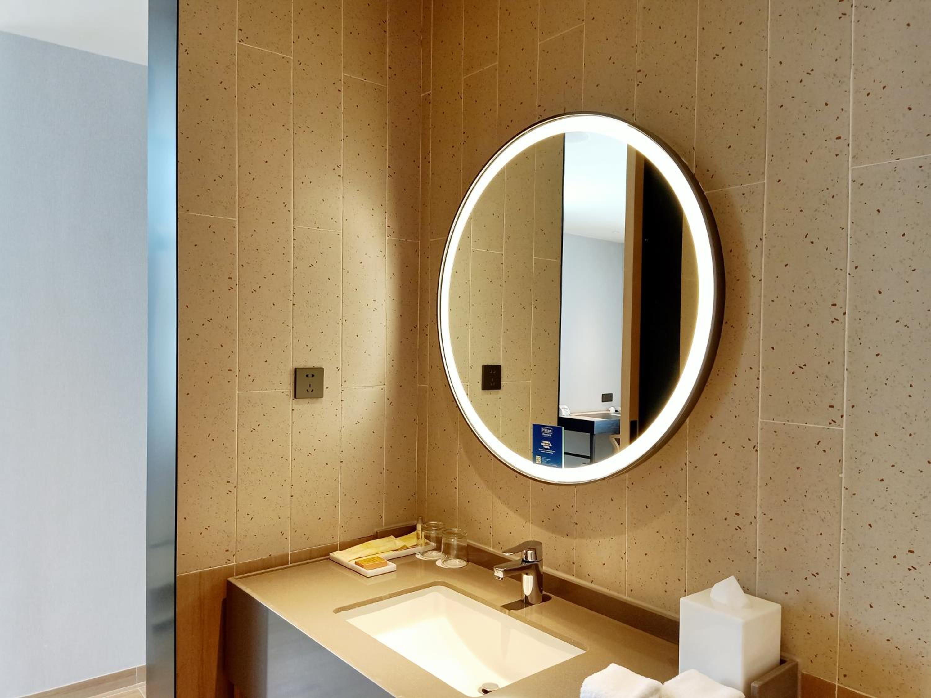 King Guest Room - Photo 2