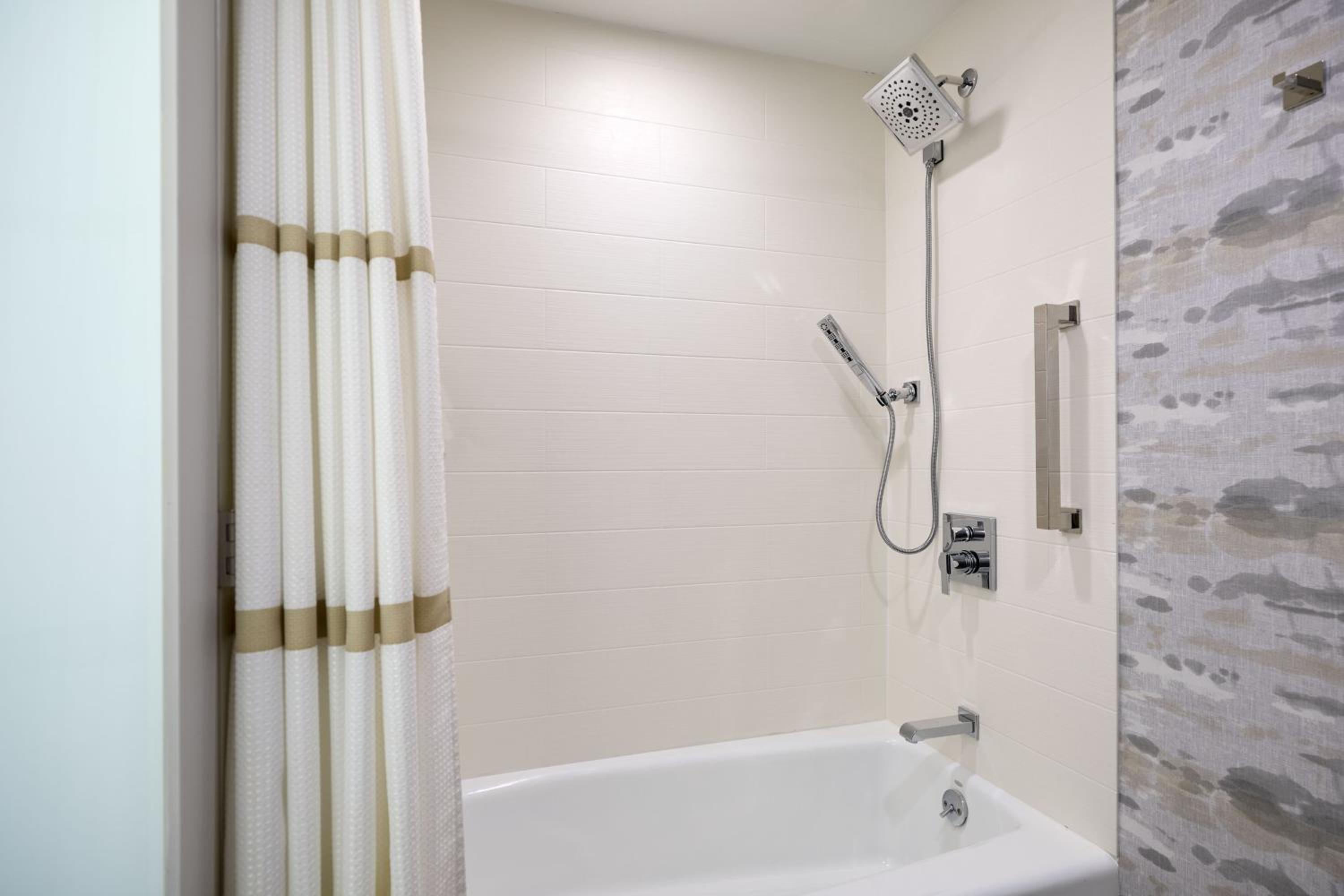 Room with Balcony - Photo 5