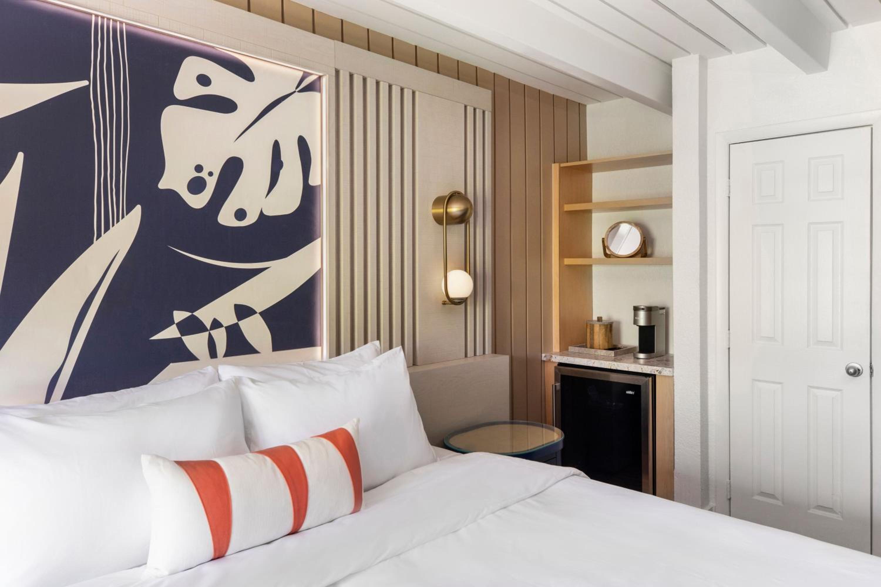 One King, Guest room, 1 King (Hearing Accessible)
