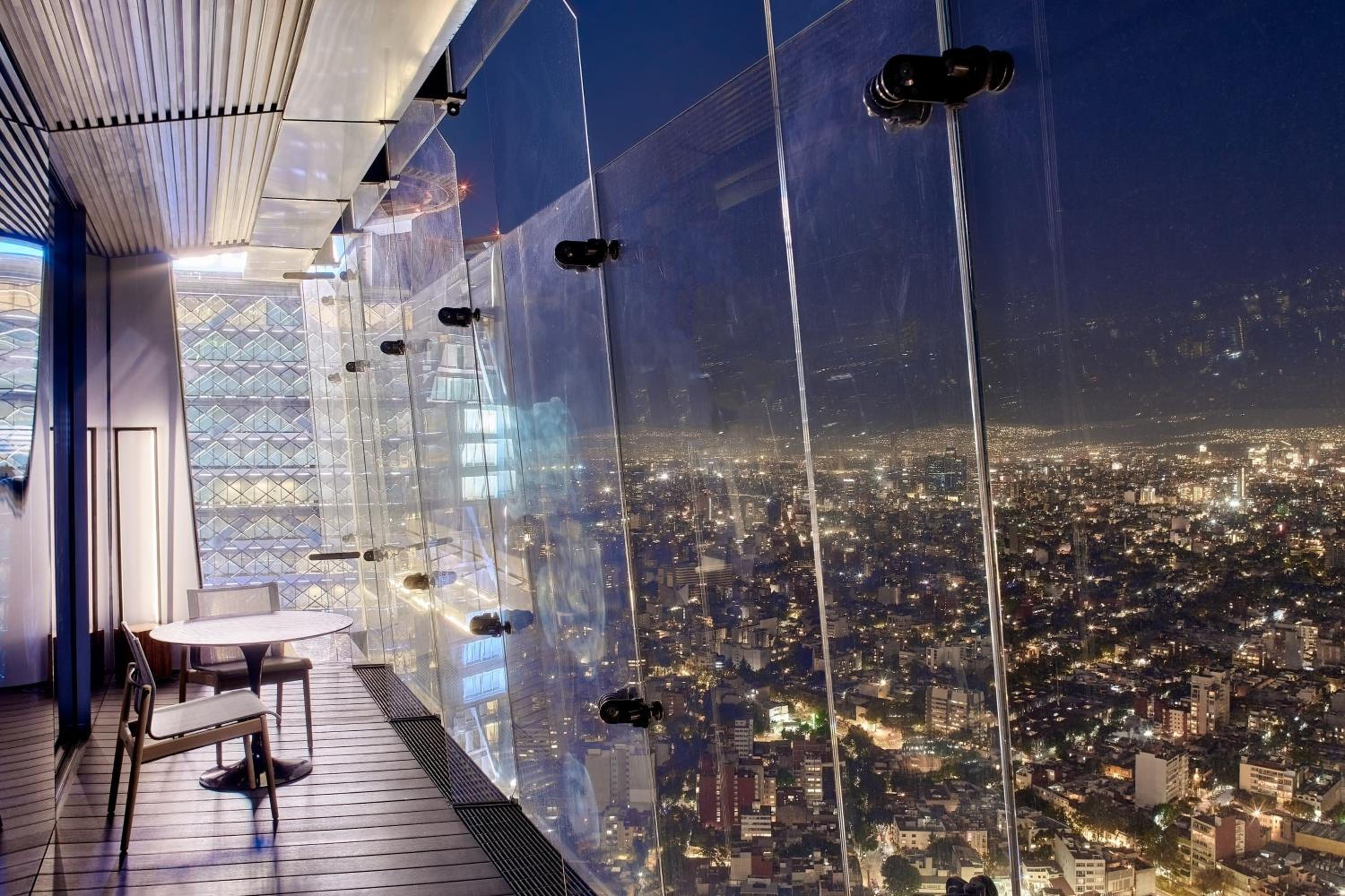 The Ritz-Carlton King Suite - Club Lounge Access