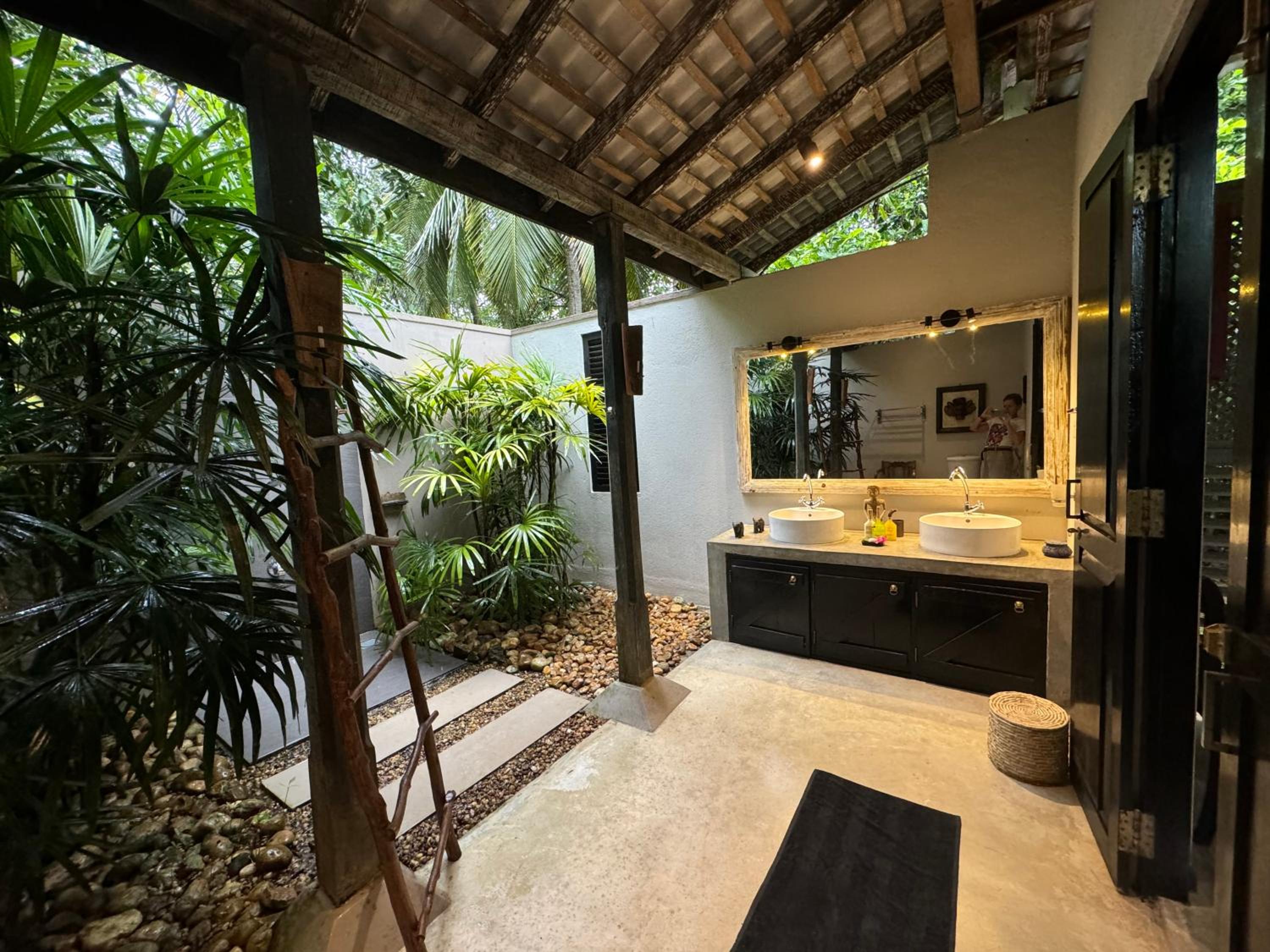 Deluxe Suite - Photo 17