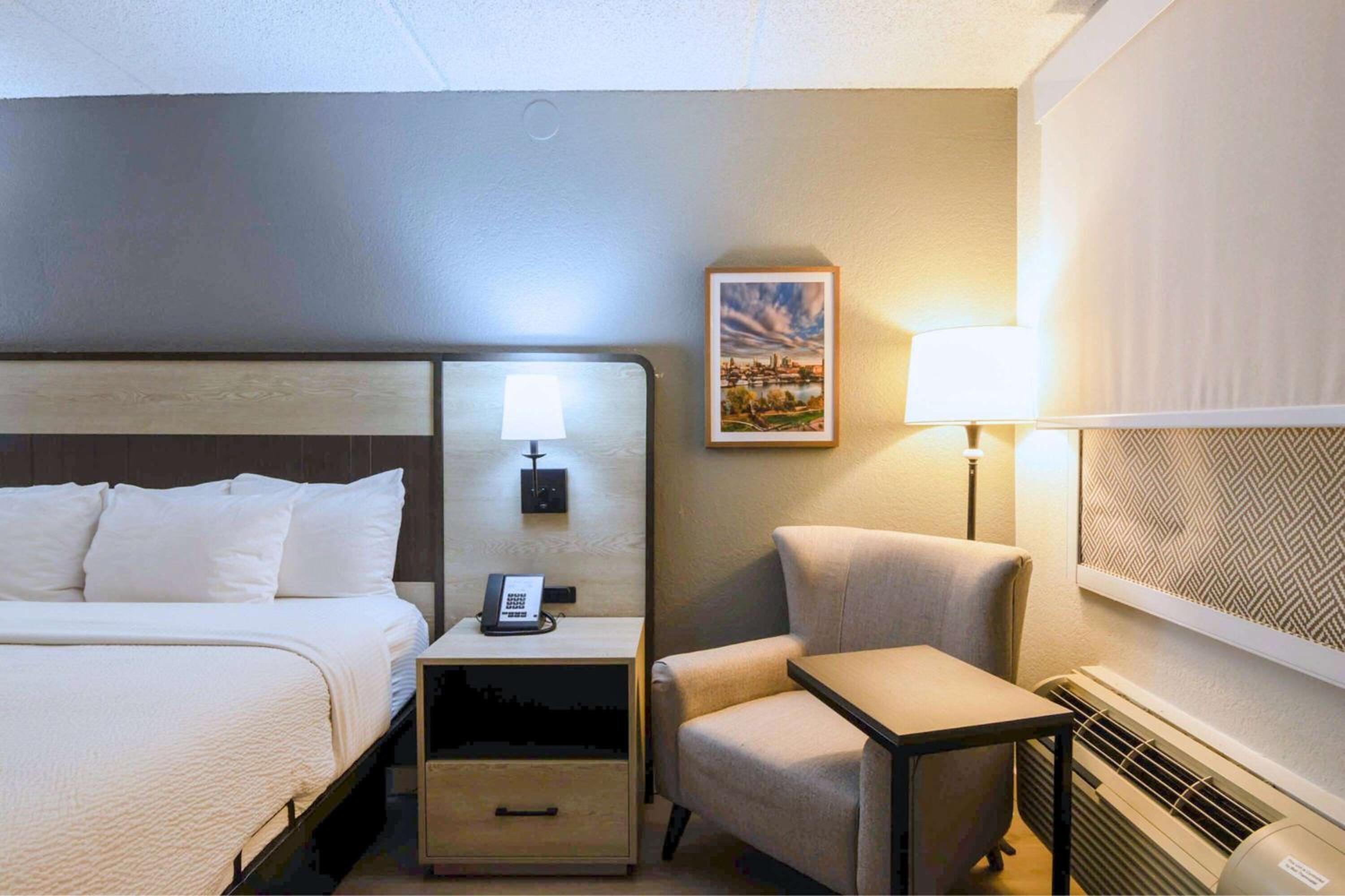 King Room - Non-Smoking photo 1