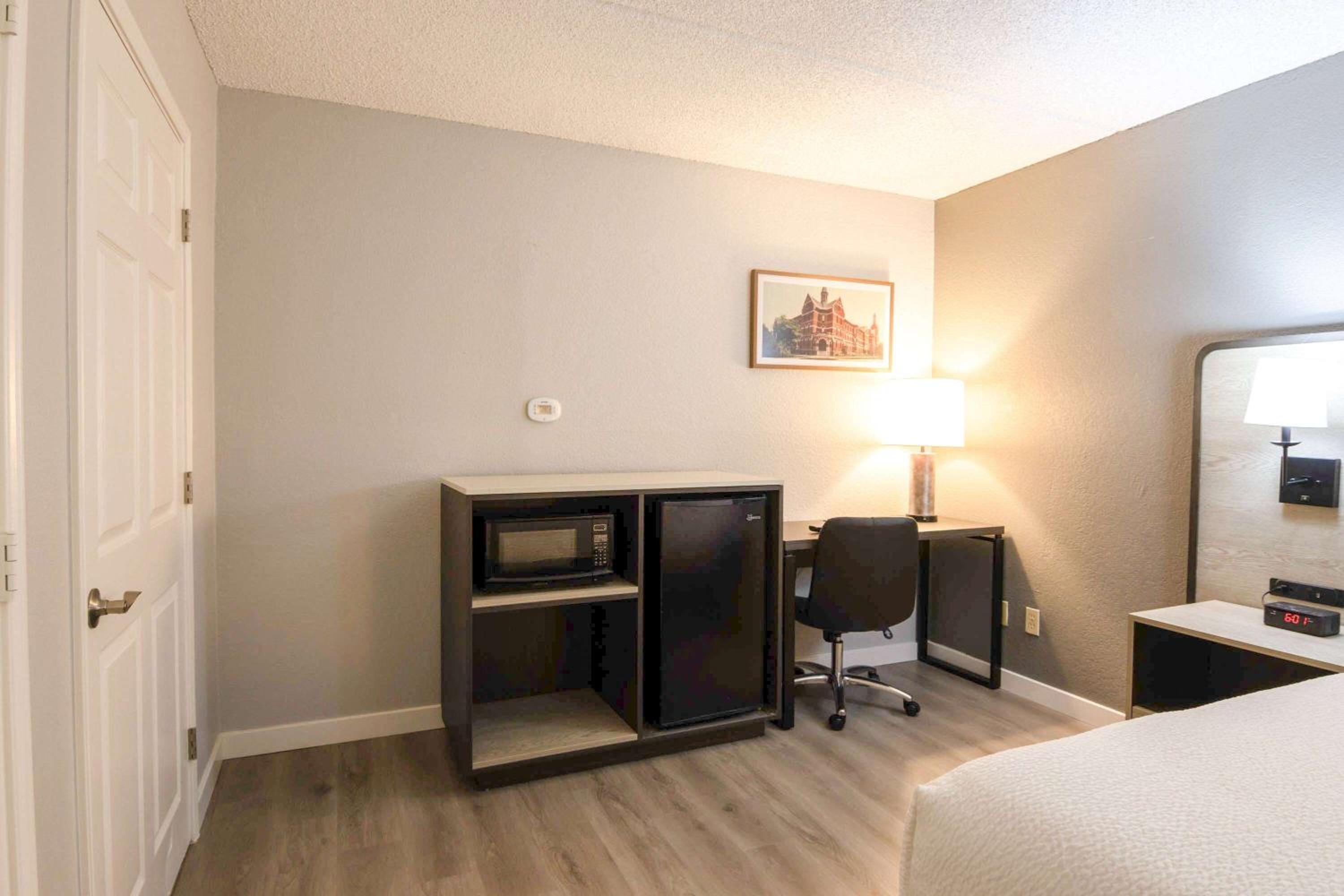 Double Room with Two Double Beds - Disability Access photo 2