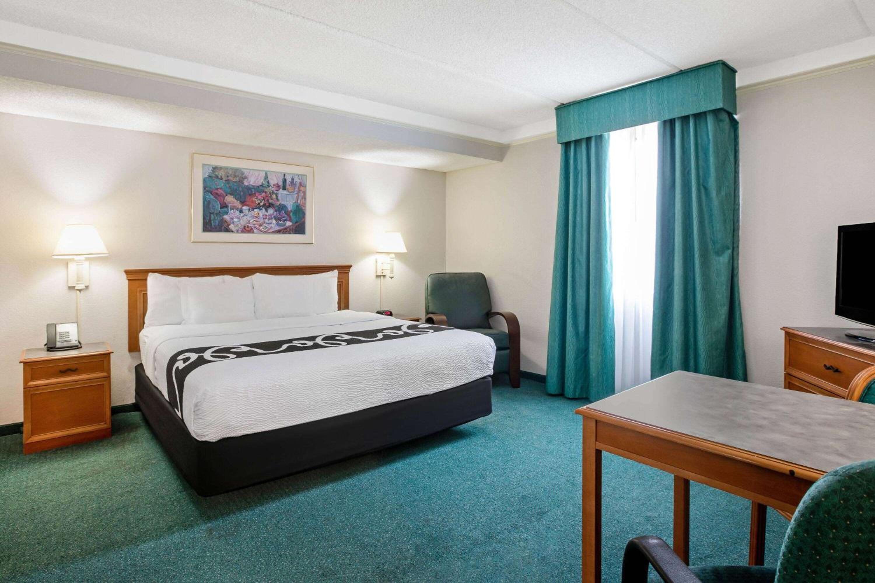King Suite - Non-Smoking photo 1