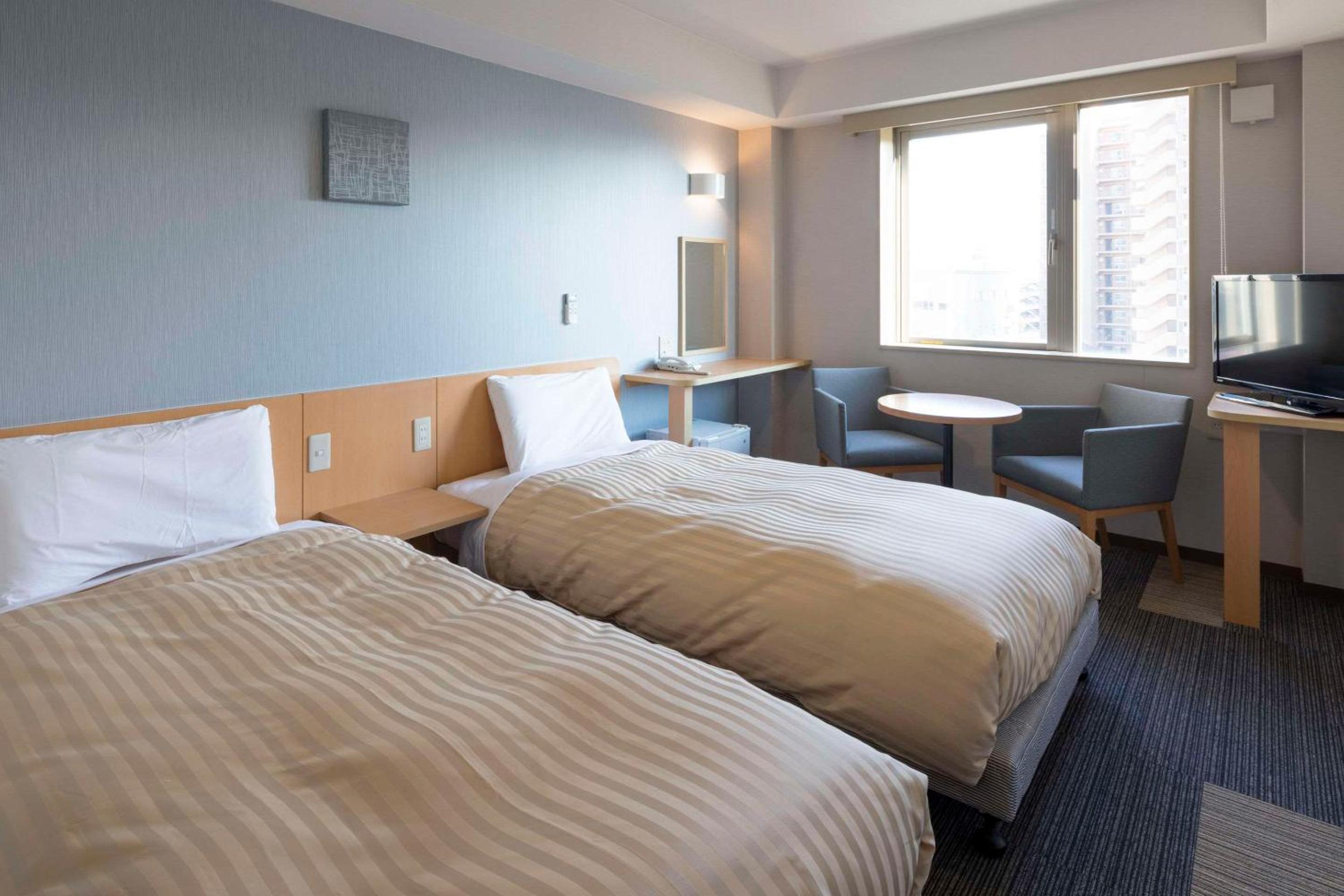 Twin Room - Non-Smoking photo 1