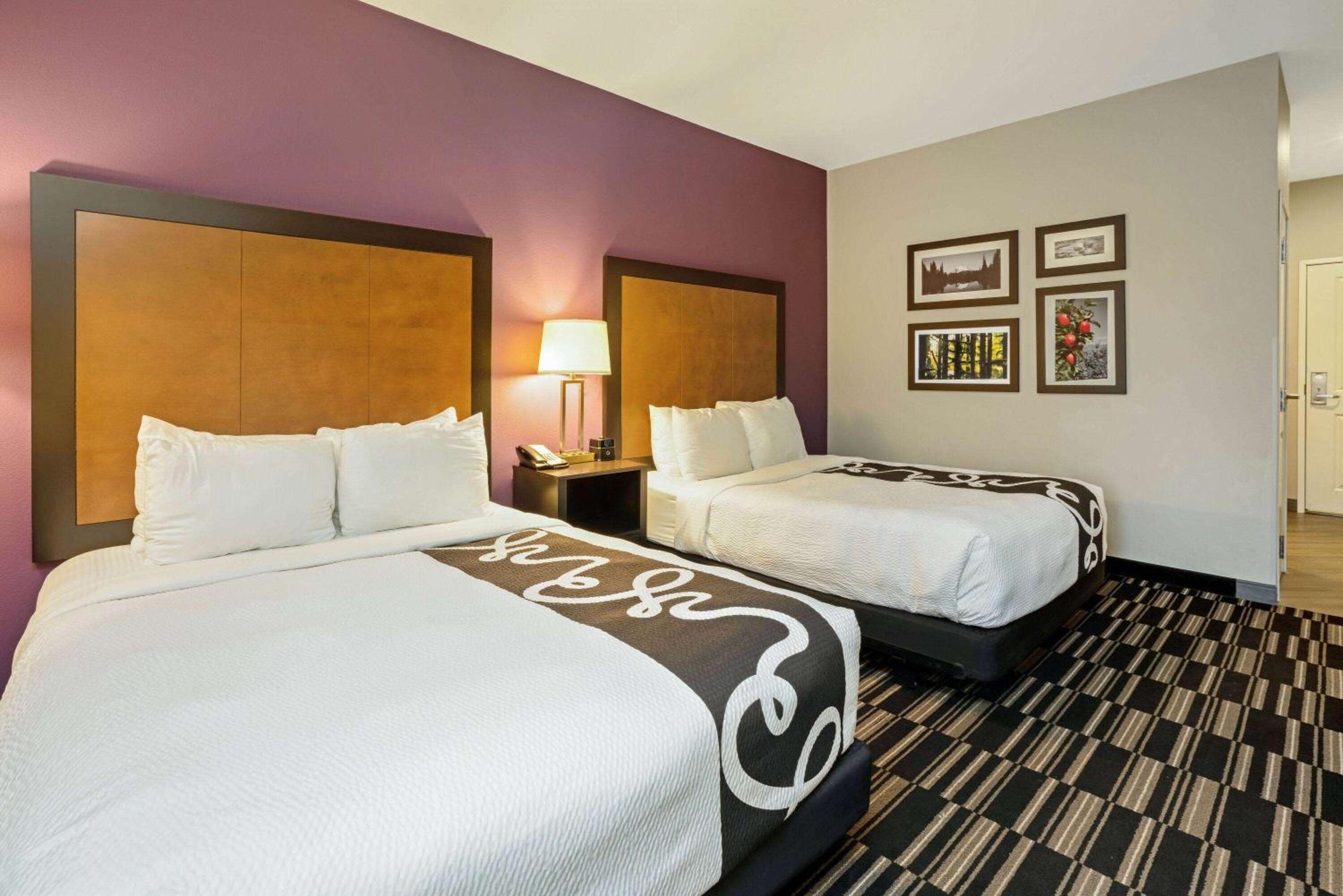 Queen Room with Two Queen Beds - Mobility Access/Non-Smoking photo 1