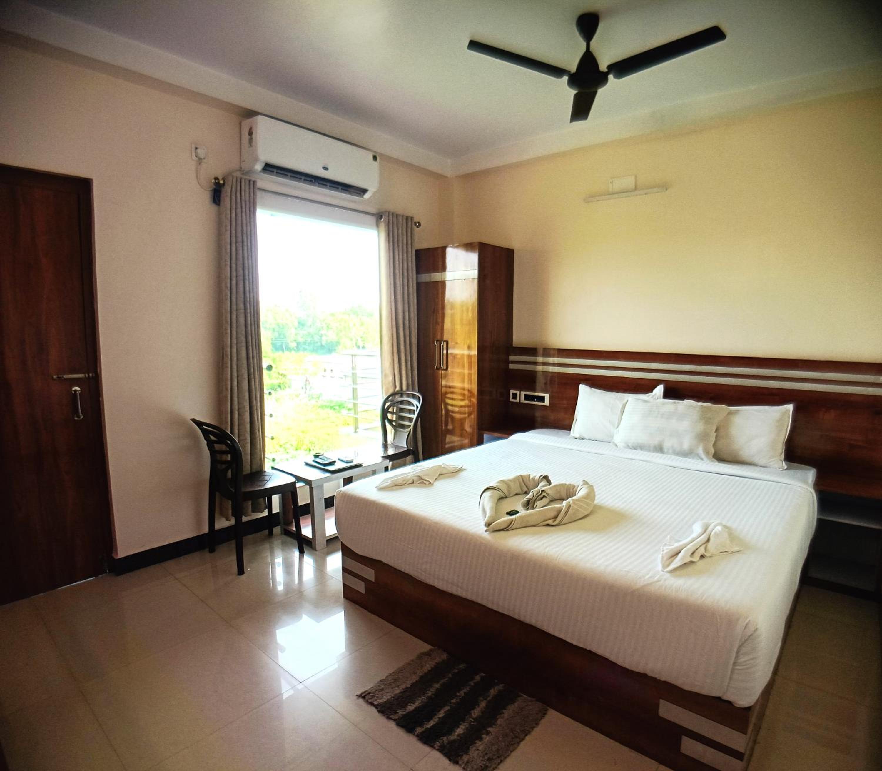 Deluxe Room - Photo 4