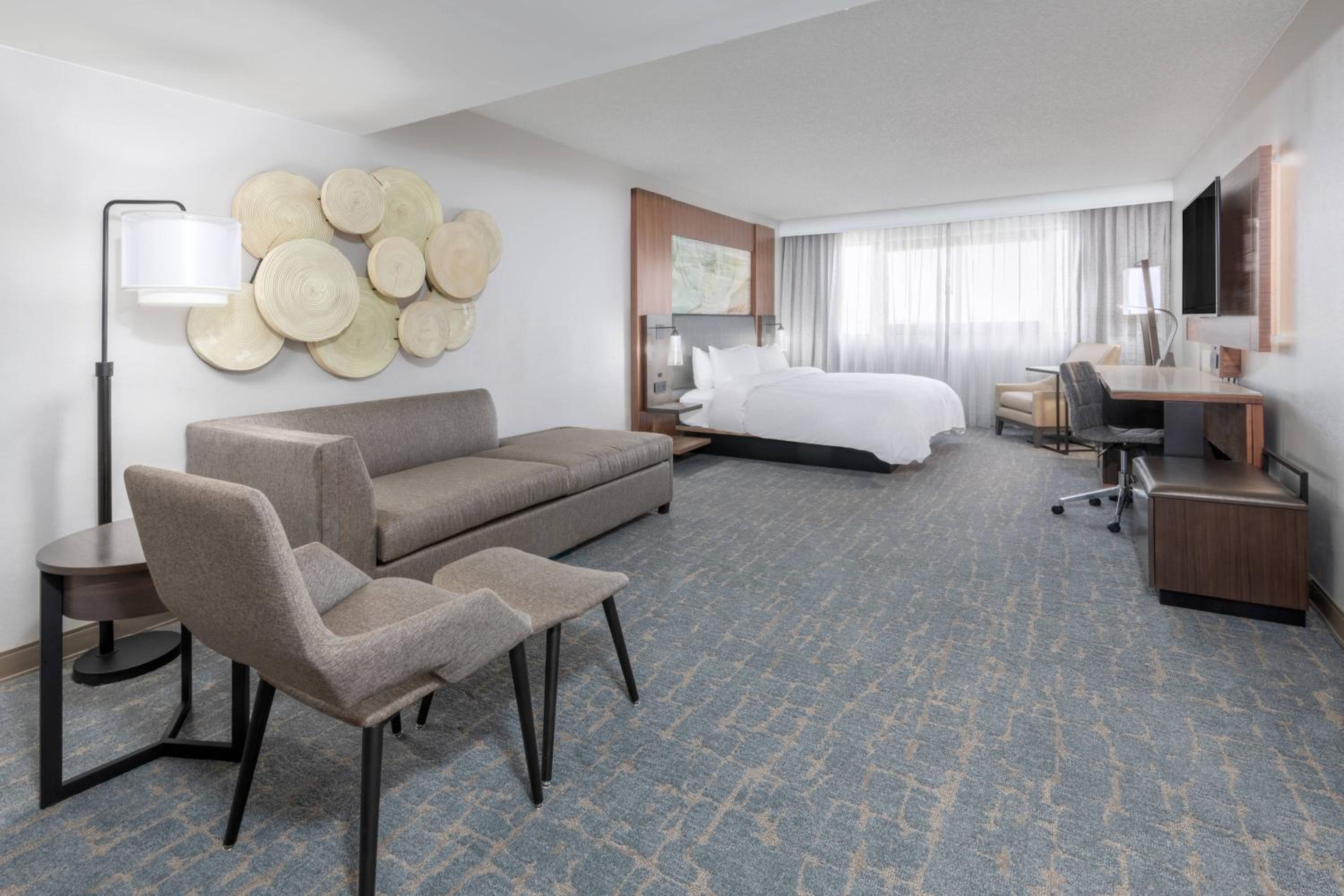 Concierge level, Suite, 1 King, Sofa bed photo 3