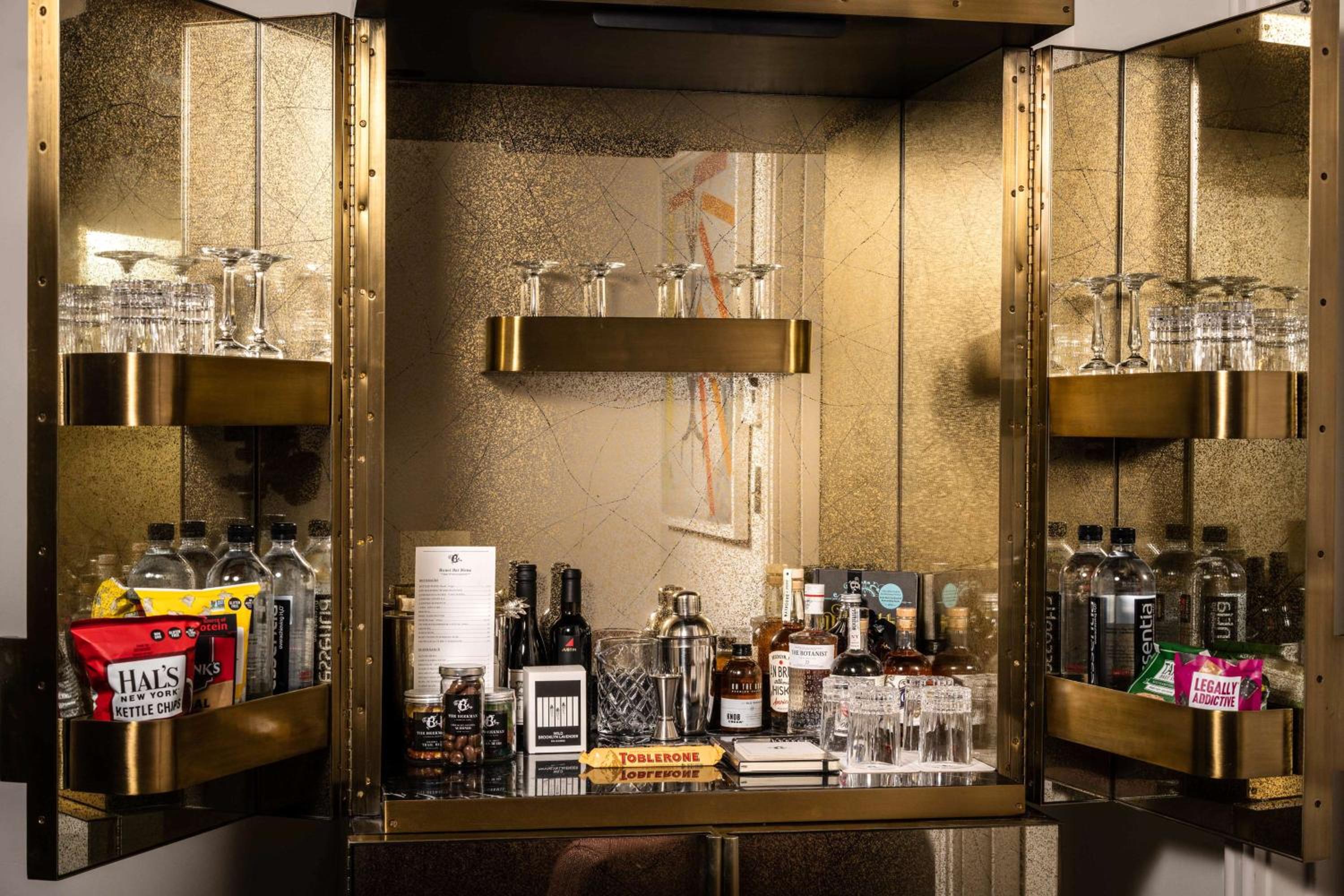 One-Bedroom Corner Suite