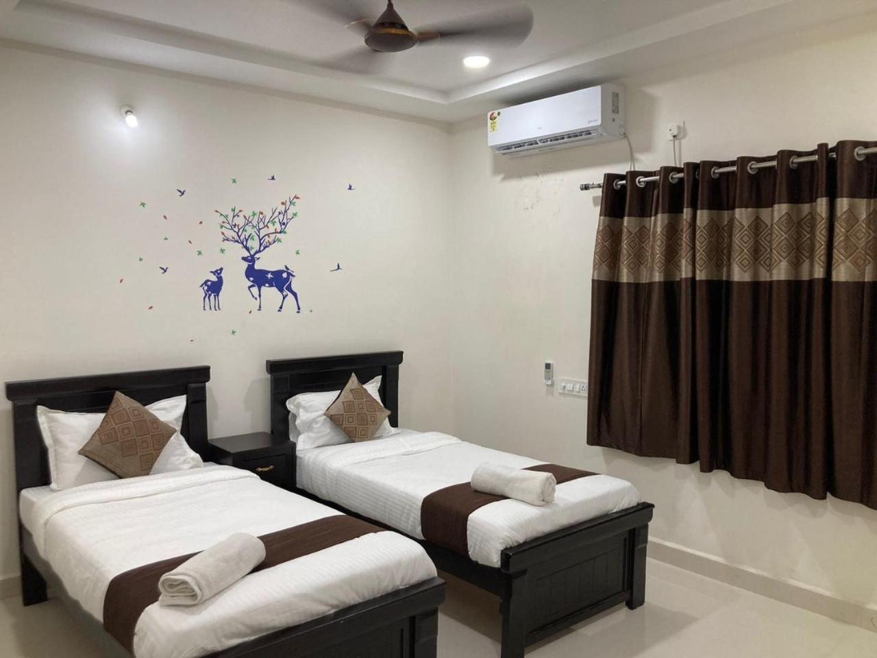 Deluxe Double Room (2 Adults + 1 Child)