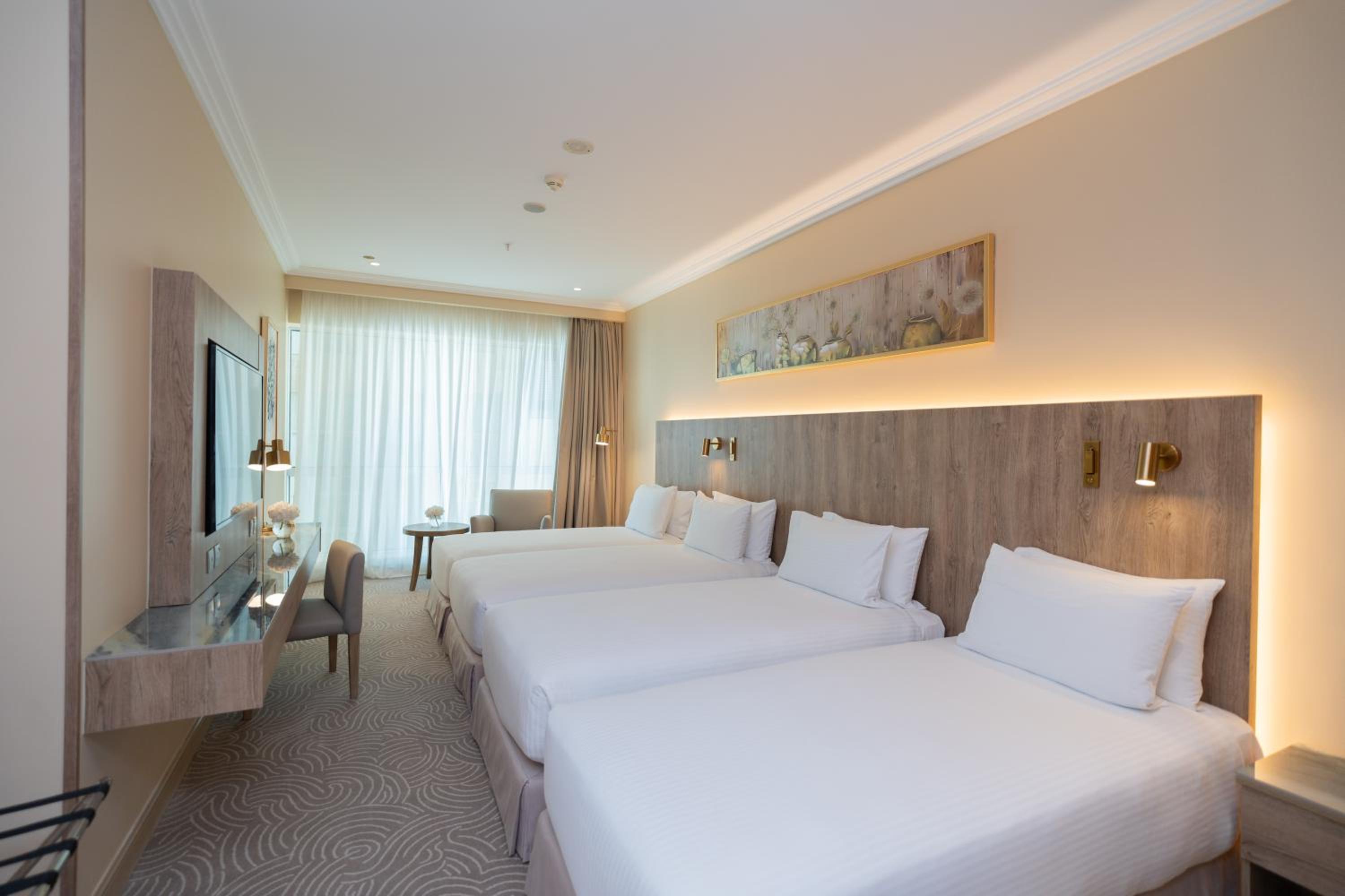 Classic Room with Four Single Beds and Partial Haram View thumbnail 6