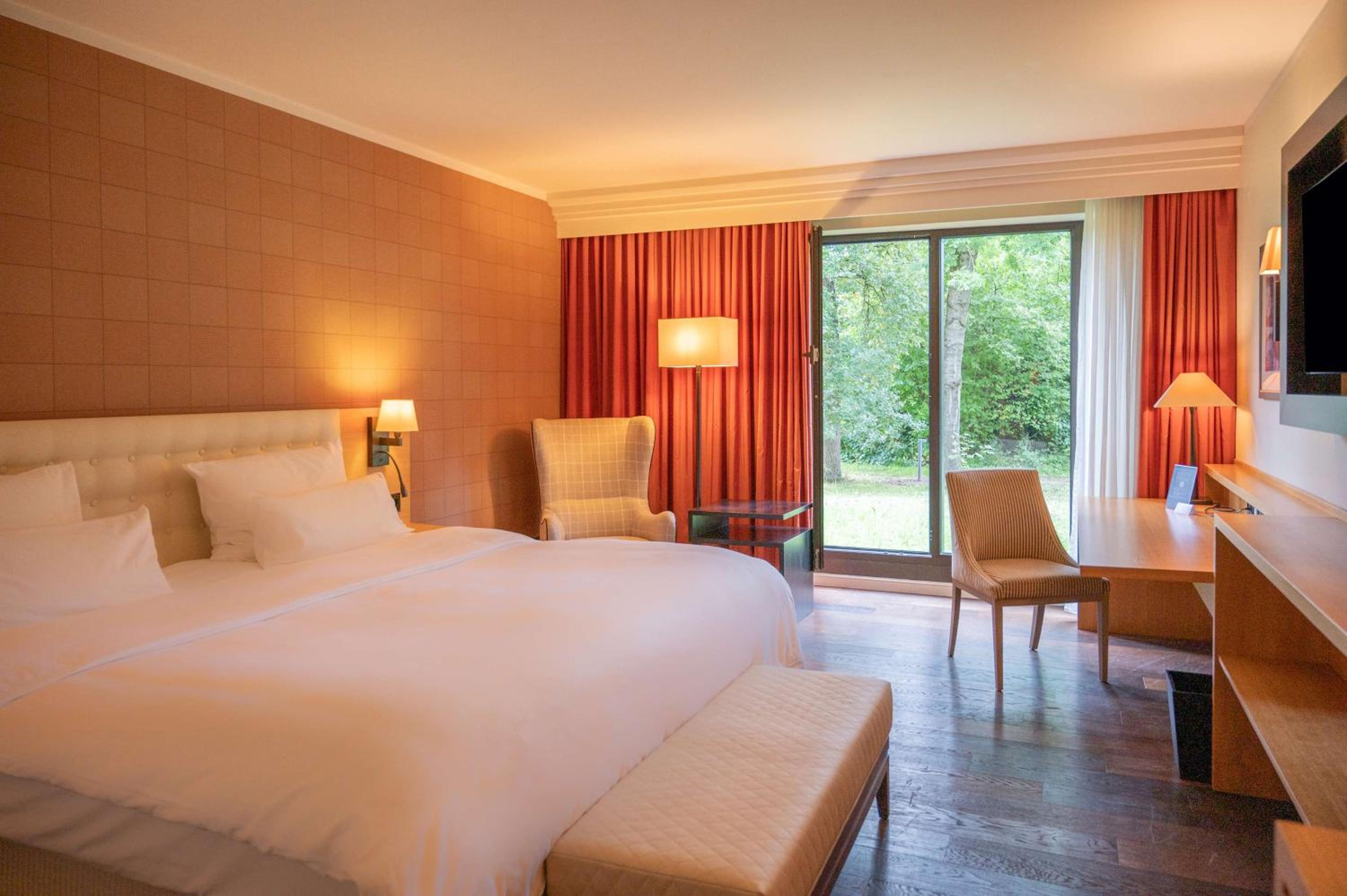 King Guest Room - Photo 7