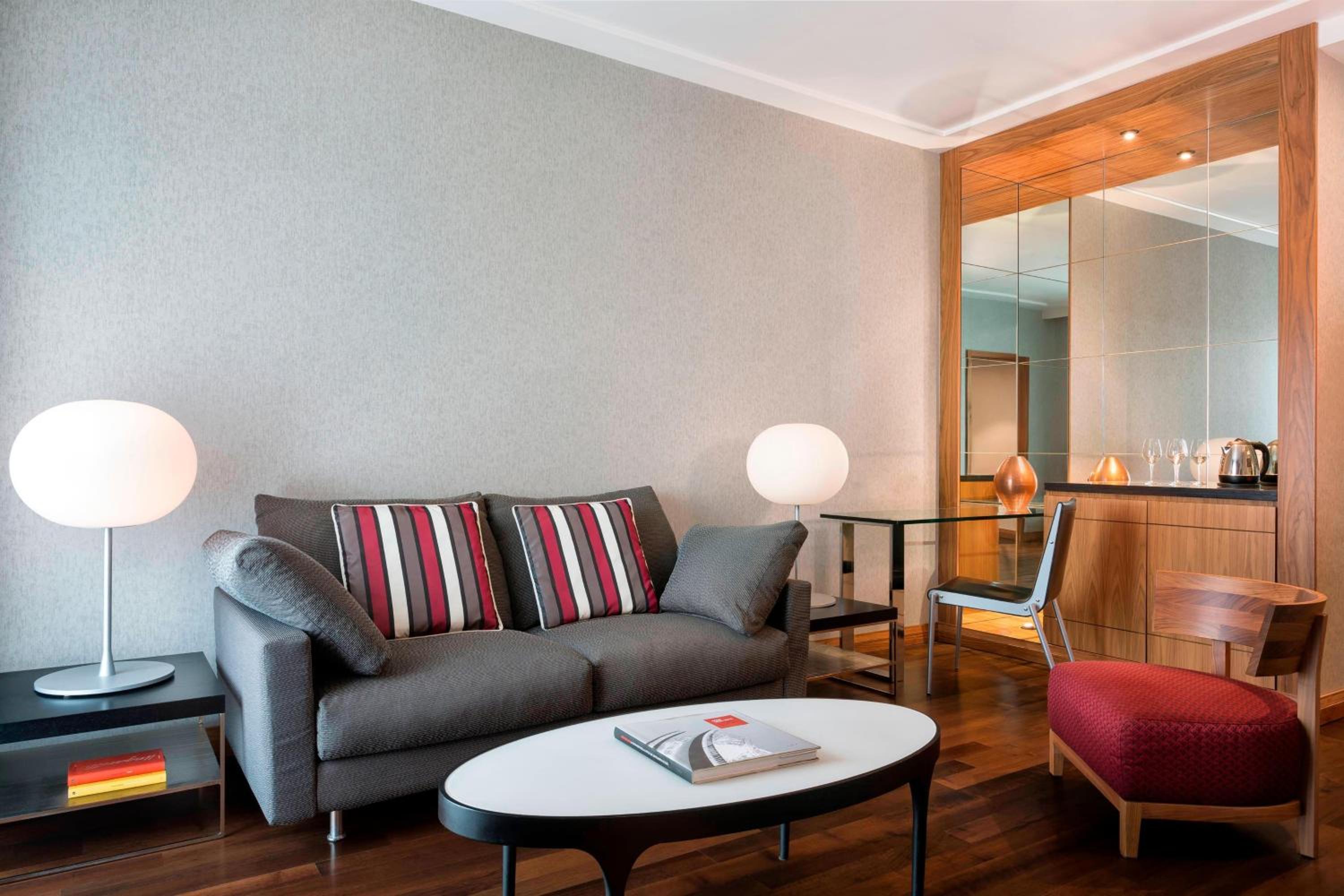 Terrace Suite, 1 Bedroom Larger Suite, 1 King, Sofa bed thumbnail 5
