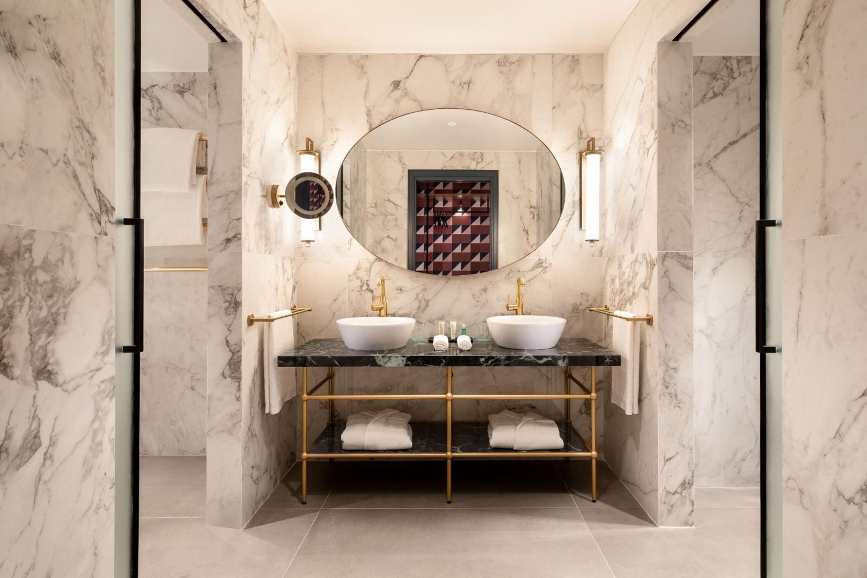 One-Bedroom Signature King Suite with Private Pool