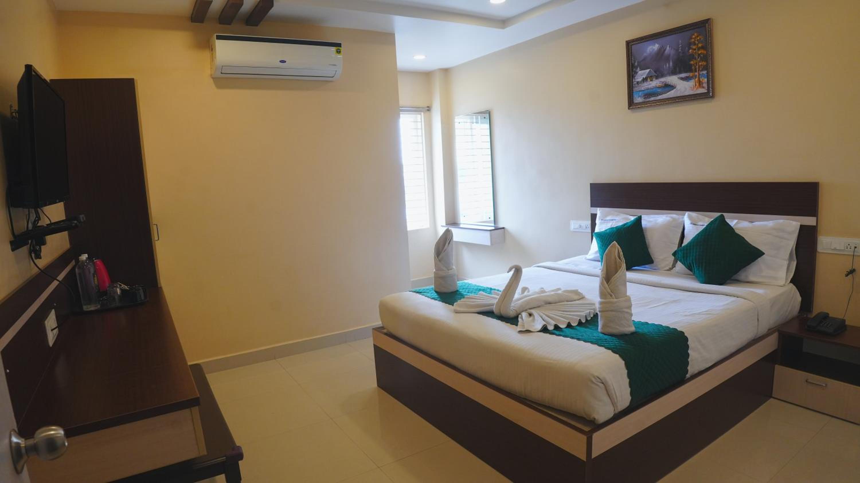 Deluxe King with Mountain View (15% off on session of Spa  + Guaranteed Early Check-in/Late Check-out Subject to availability) photo 2