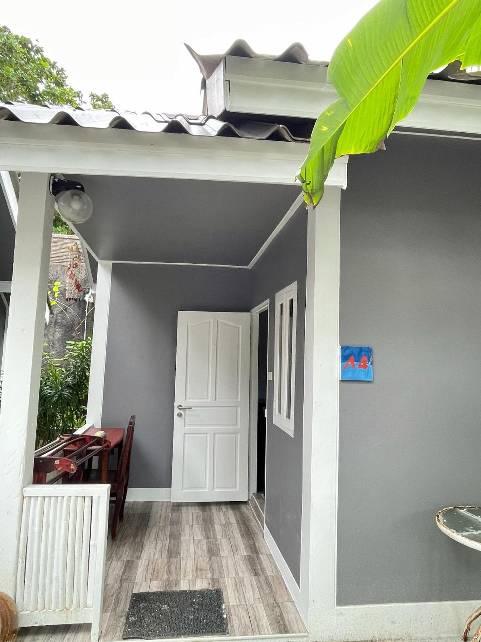 Double or Twin Room with Partial Sea View photo 3
