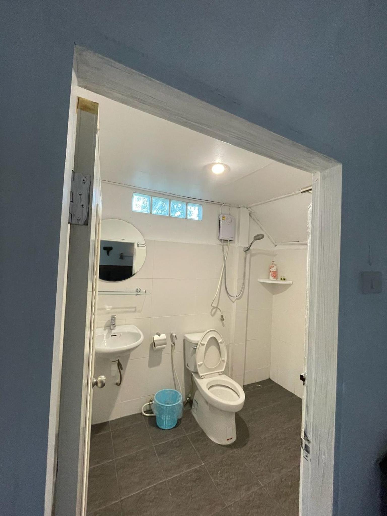 Double or Twin Room with Partial Sea View photo 2