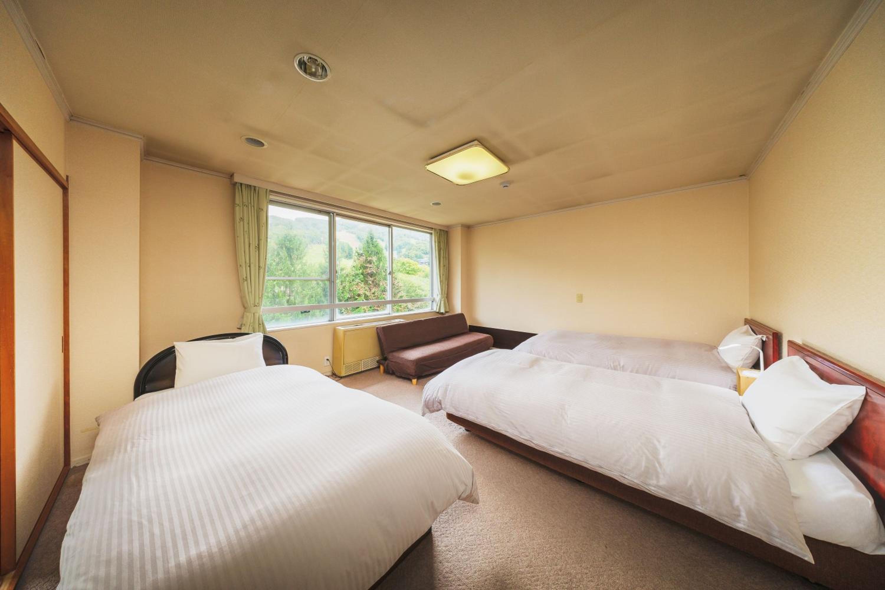 Deluxe Japanese Western Room - Non-Smoking - Photo 4