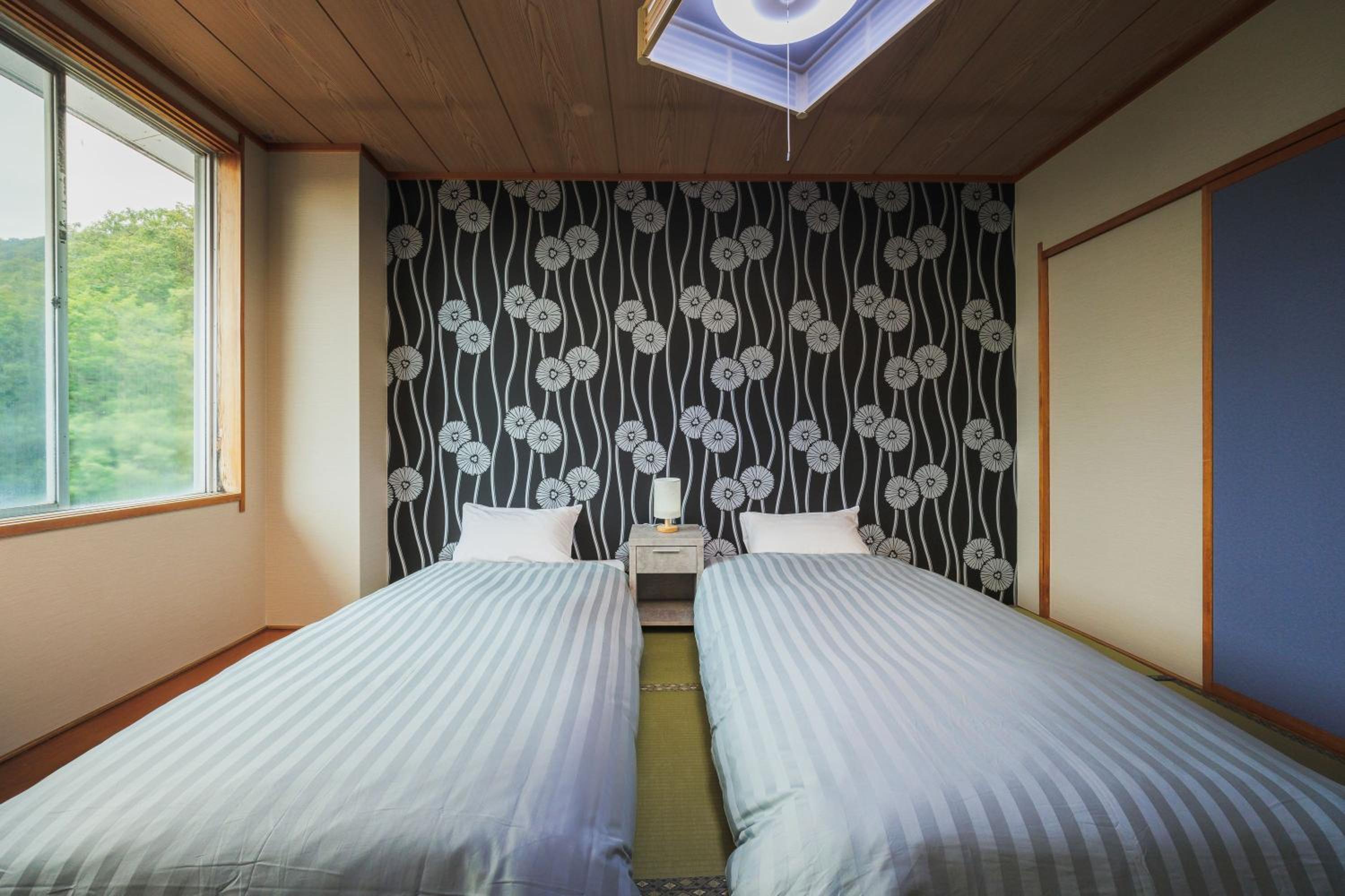 Japanese-Style Twin Room with Bed - Non-Smoking - Photo 2