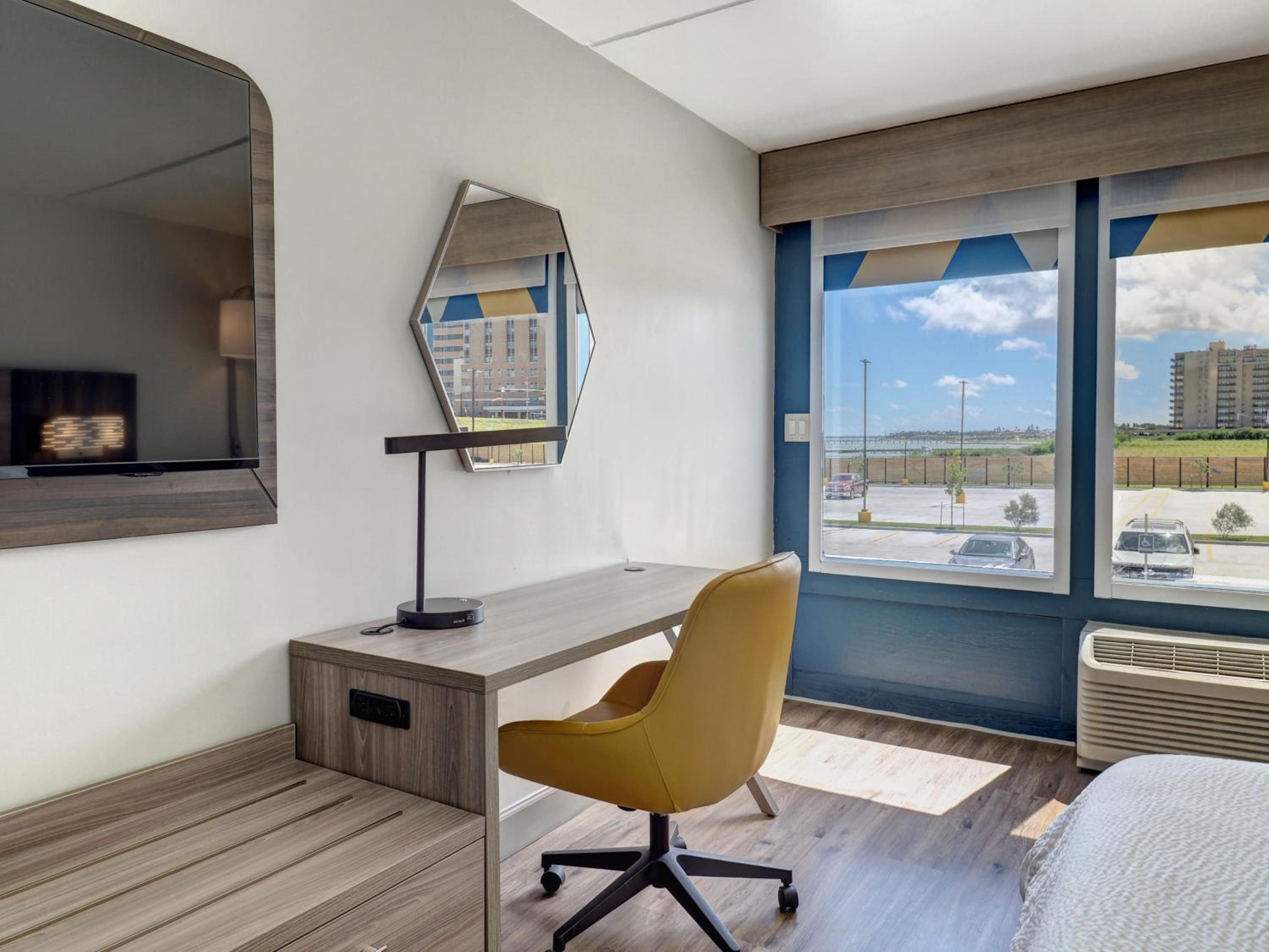 King Room - Mobility Access/Hearing Accessible photo 3