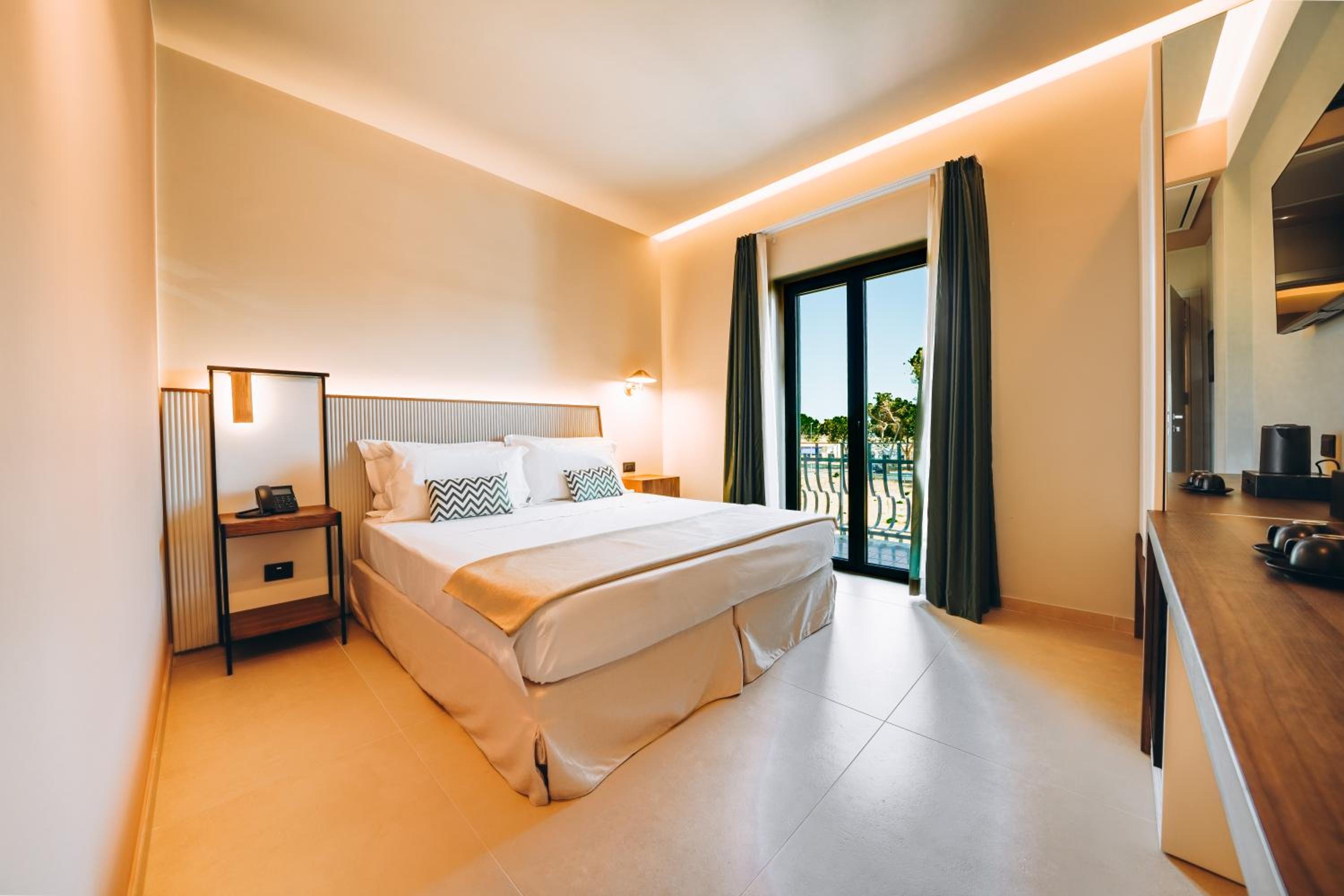 Double Room with French Balcony photo 3