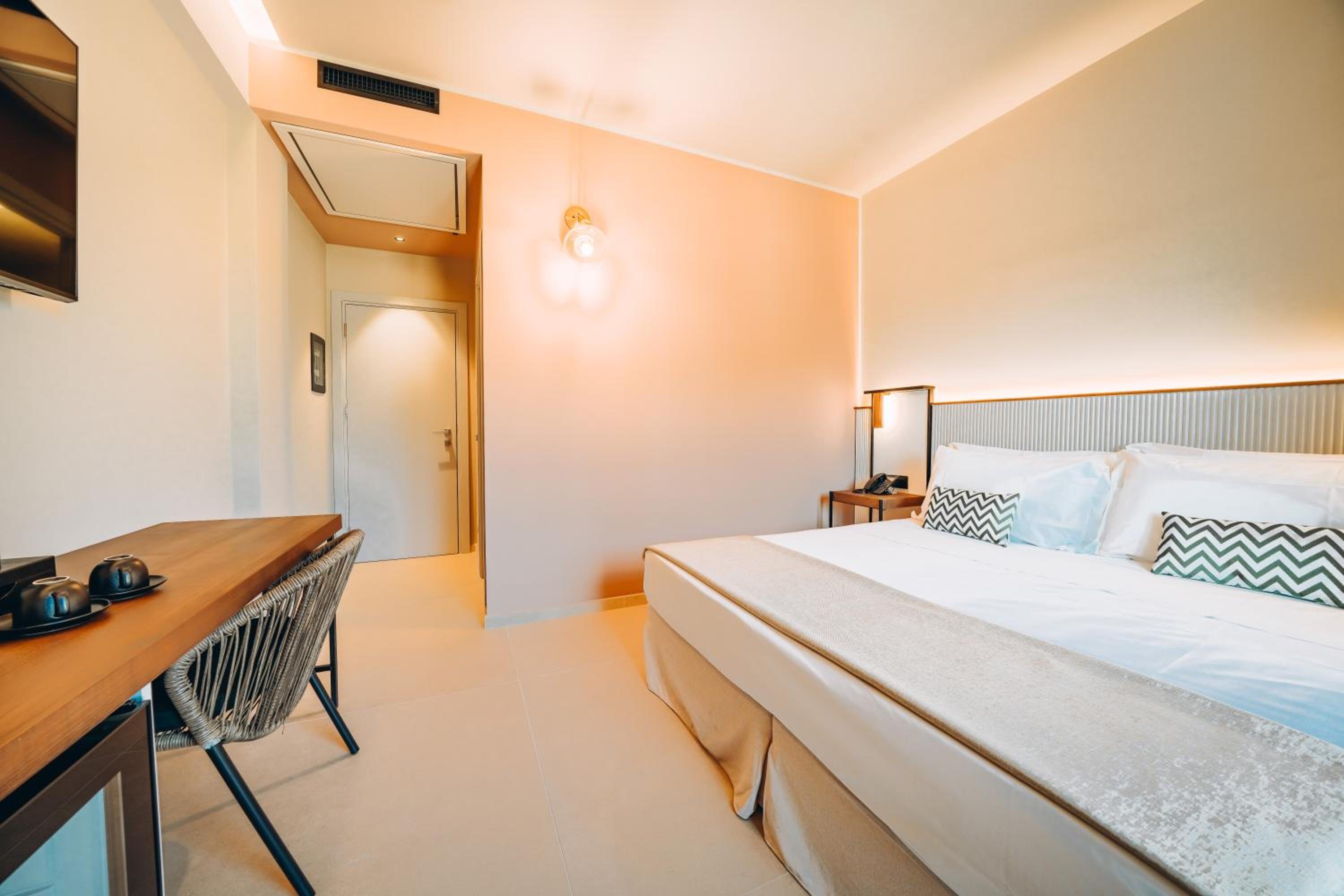 Standard Double Room photo 3