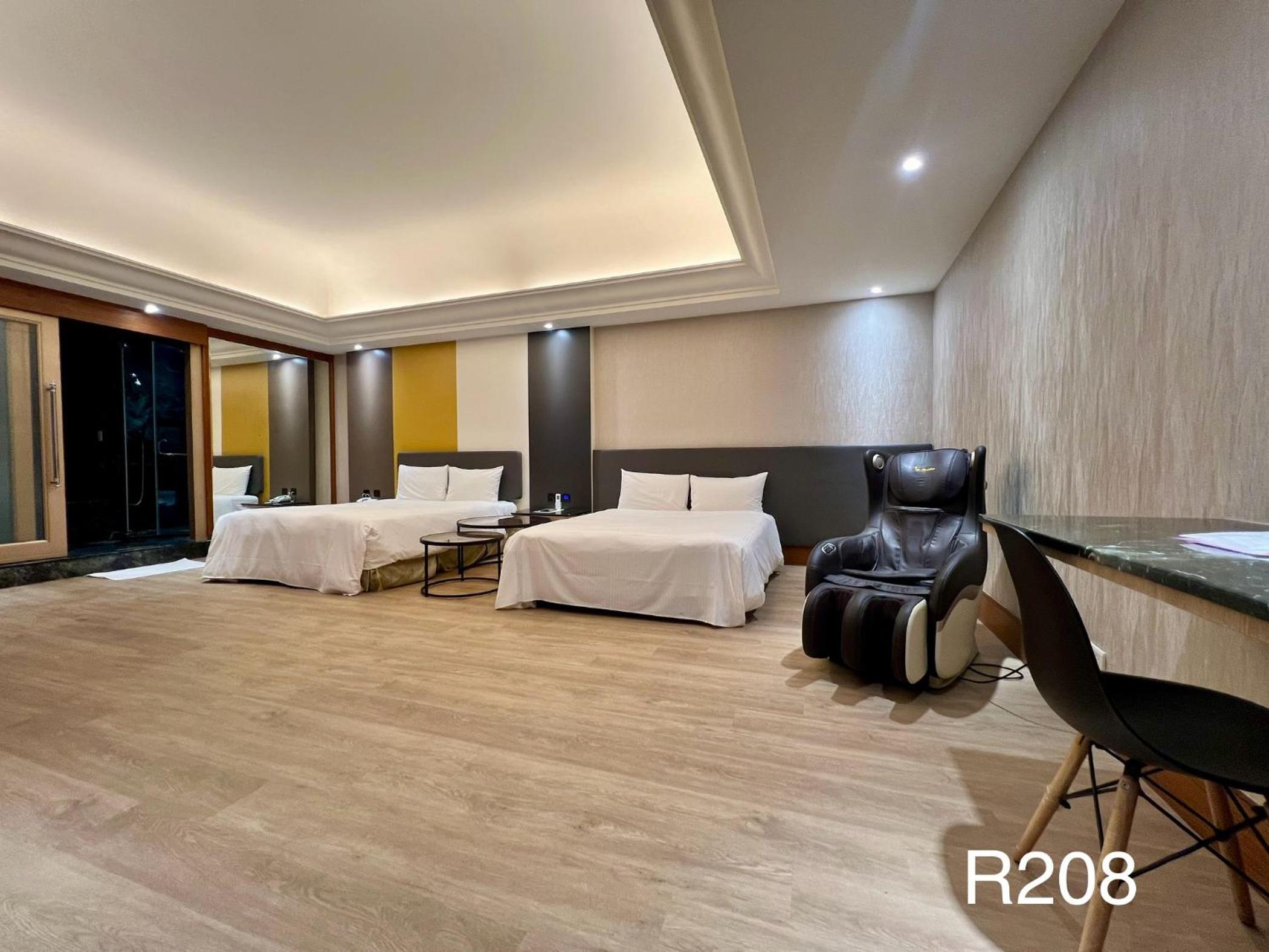 Quadruple Room with Bath photo 1